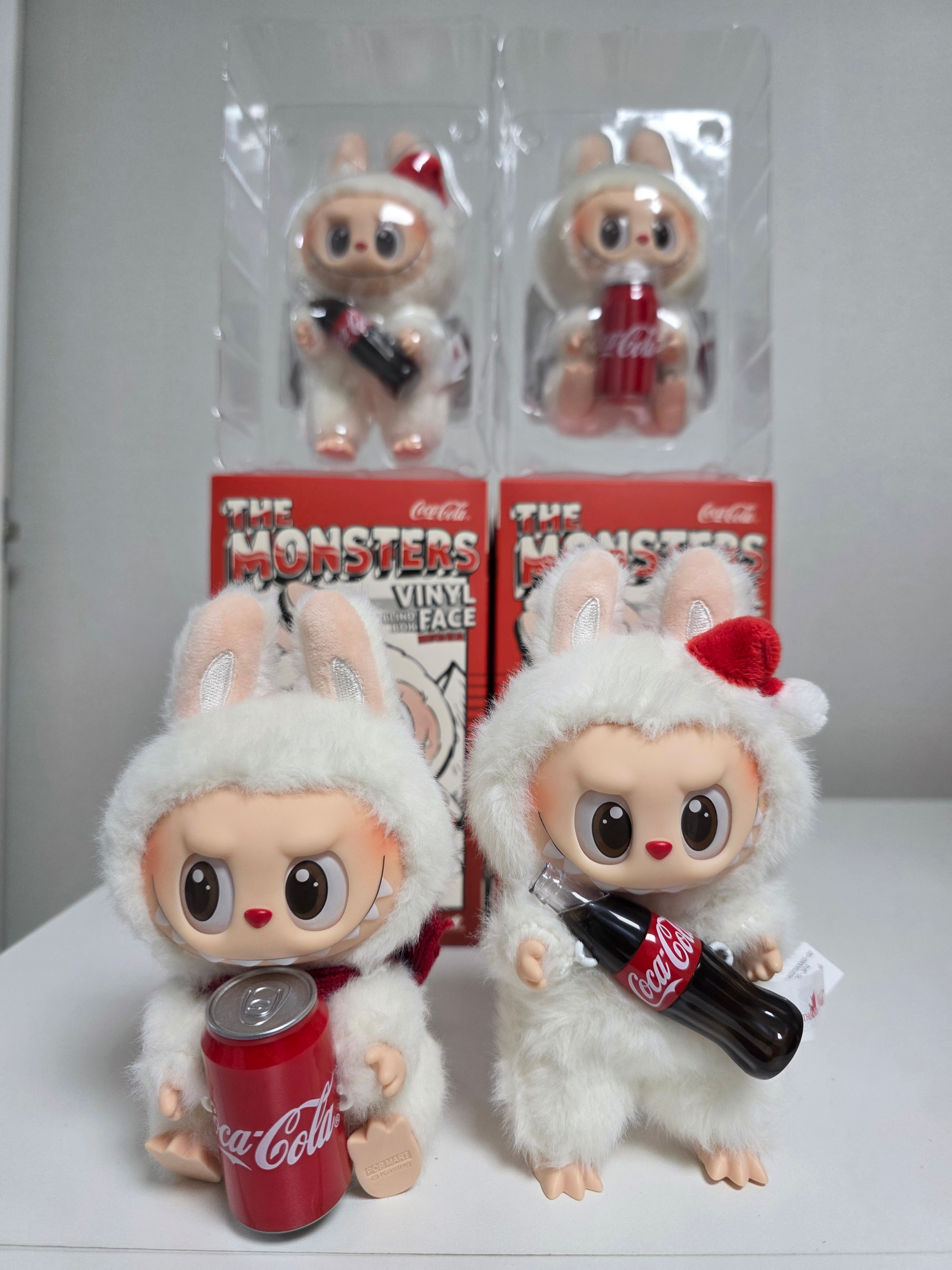 Pop Mart Labubu Coca Cola Series Happy Factor Keyring (Opened Case) 착용 스타일
