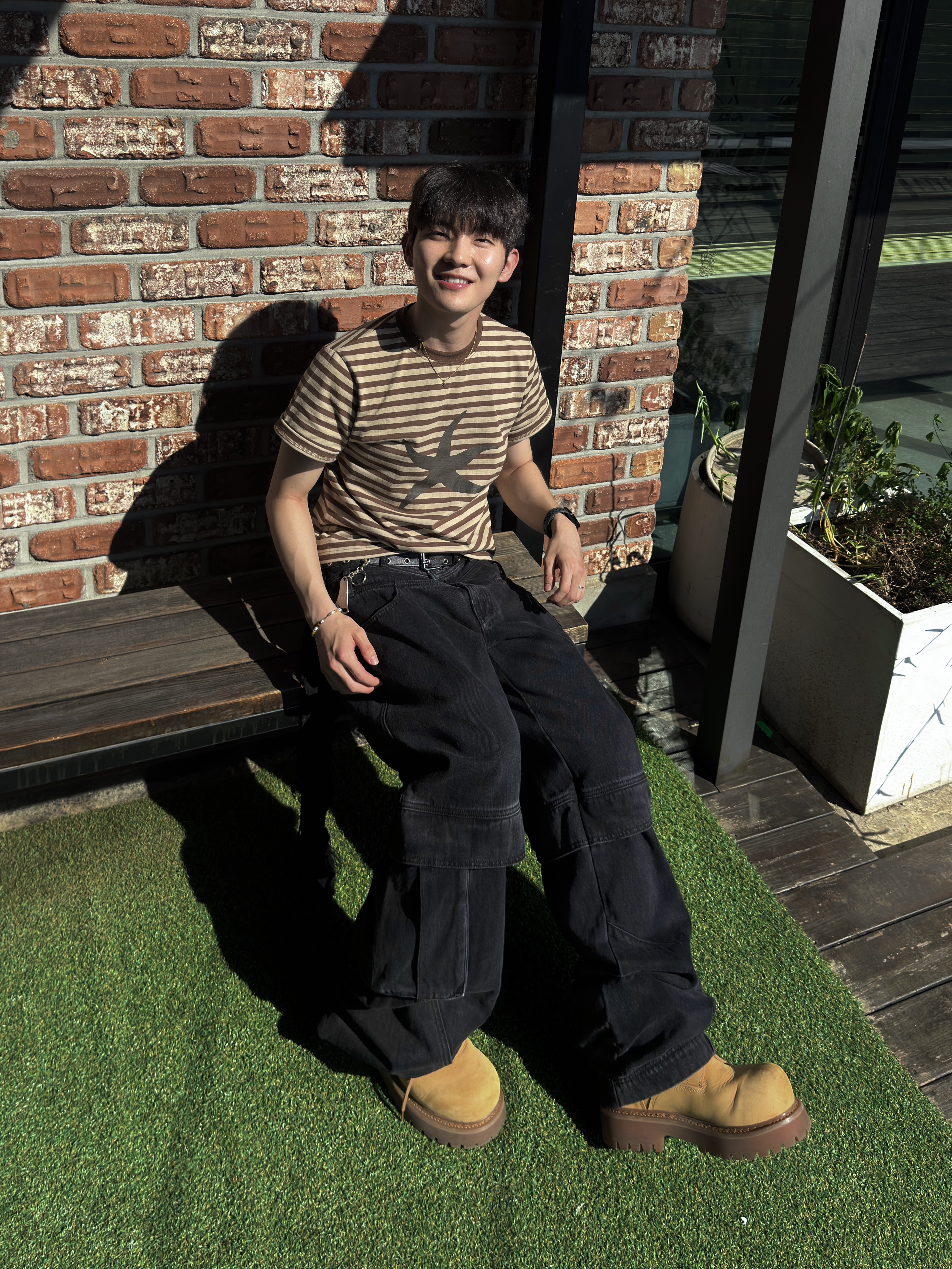 [KREAM 단독] BLR x POG Divided Curved Line Double Buckle Pants Black, LOSTGARDEN Route Tan 착용 스타일 - 3