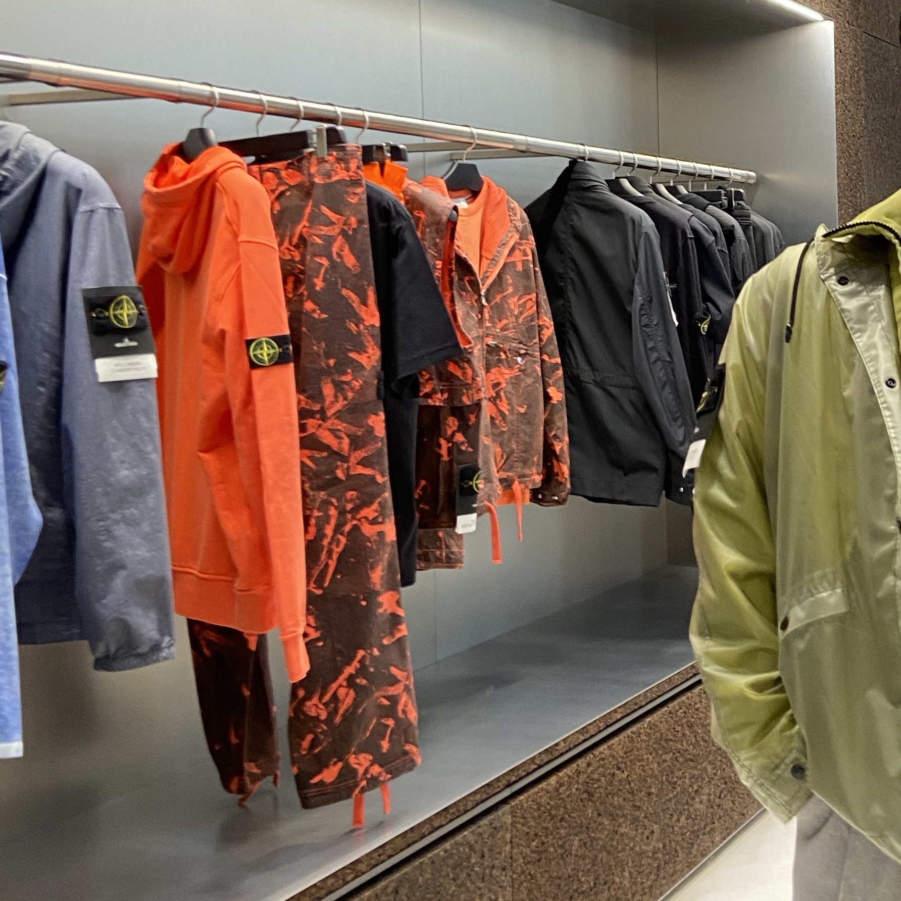 Stone Island 4100085 Translucent Cover + Cotton Moleskin Jacket with Detachable Lining and Polyurethane Shell Fern - 25FW 착용 스타일