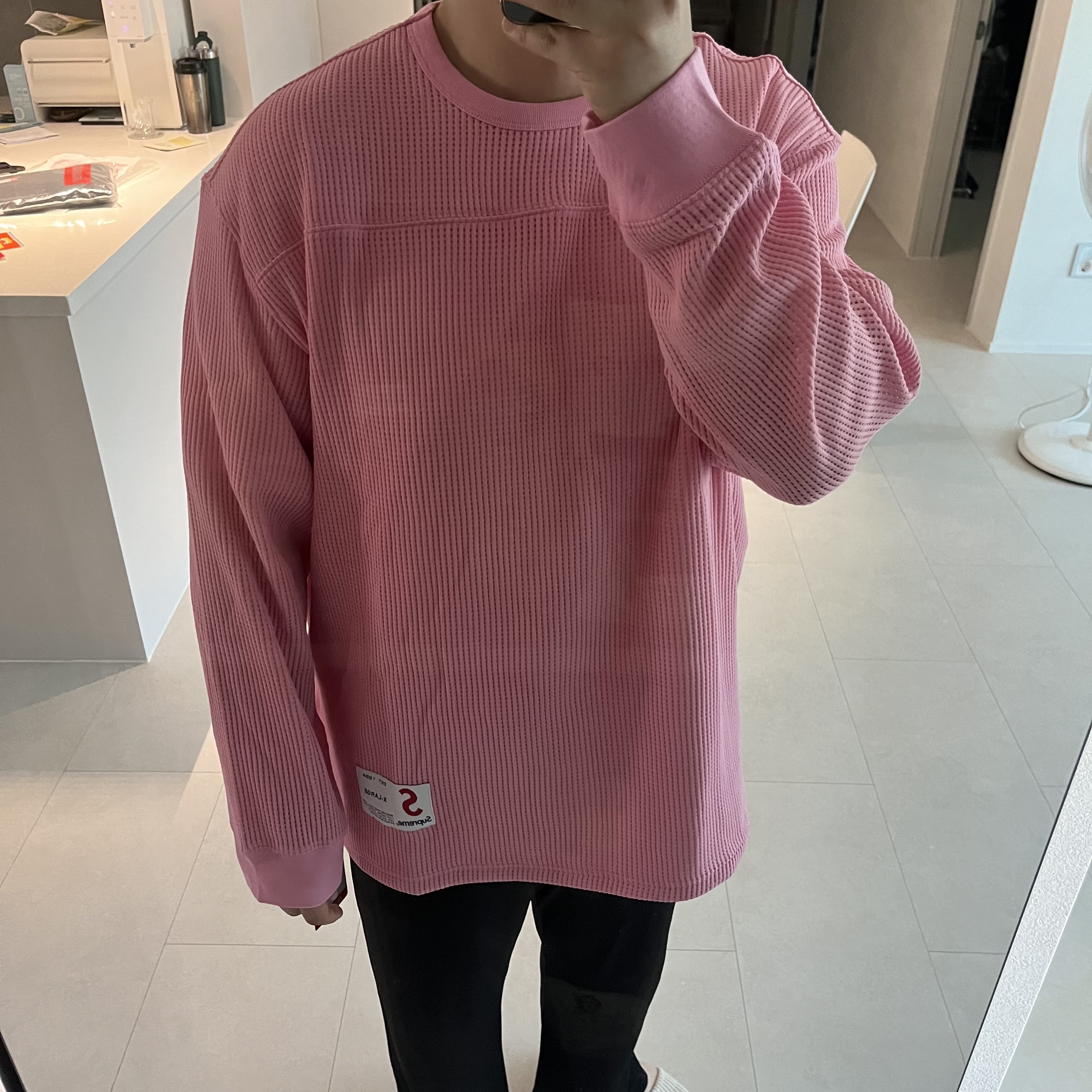 Supreme Polartec Mesh L/S Football Top Pink - 25SS, Supreme Polartec Mesh L/S Football Top Black - 25SS 착용 스타일 - 2