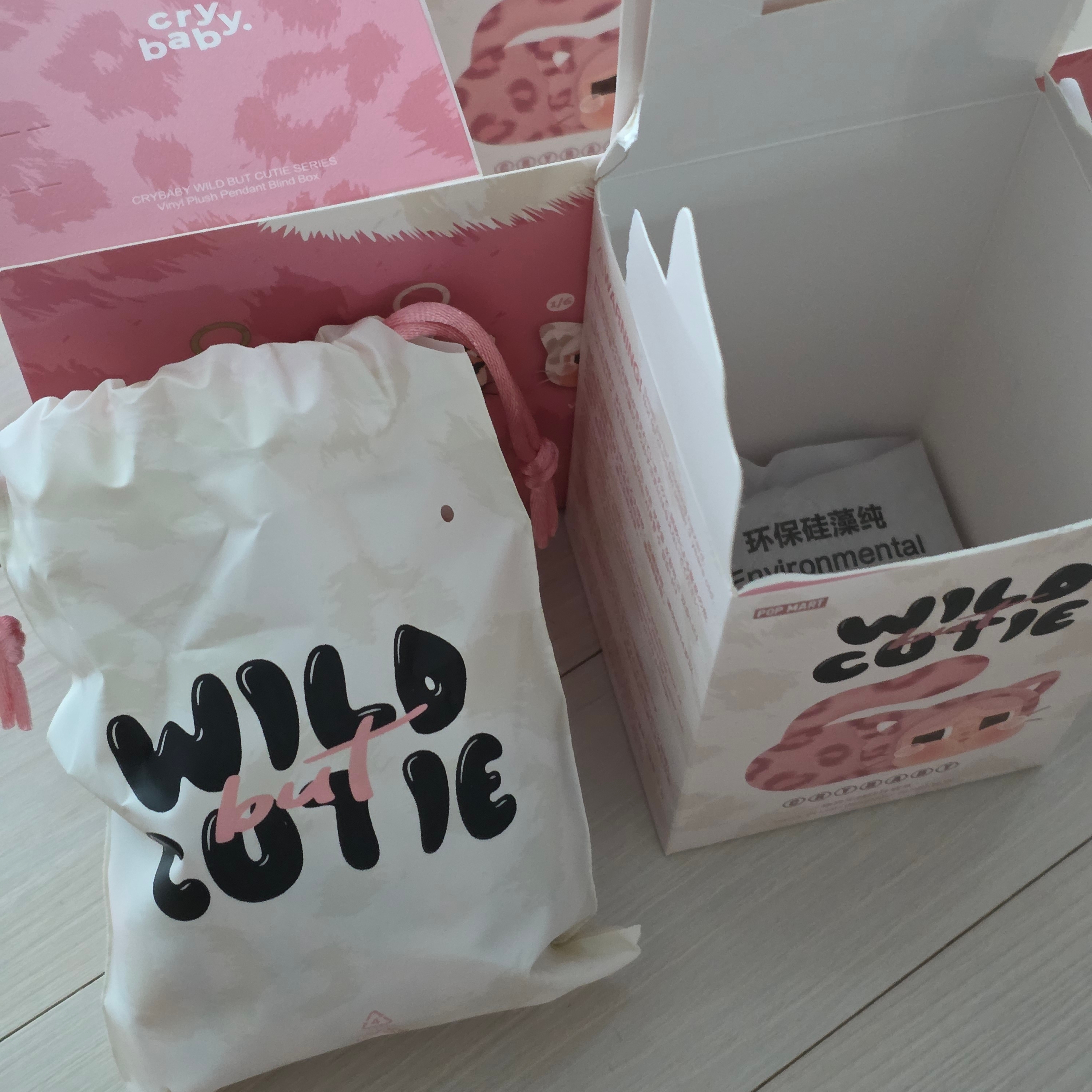 Pop Mart Crybaby Wild But Cutie Series Vinyl Plush Pendant Camo Cutie (Opened Case) 착용 스타일 - 2