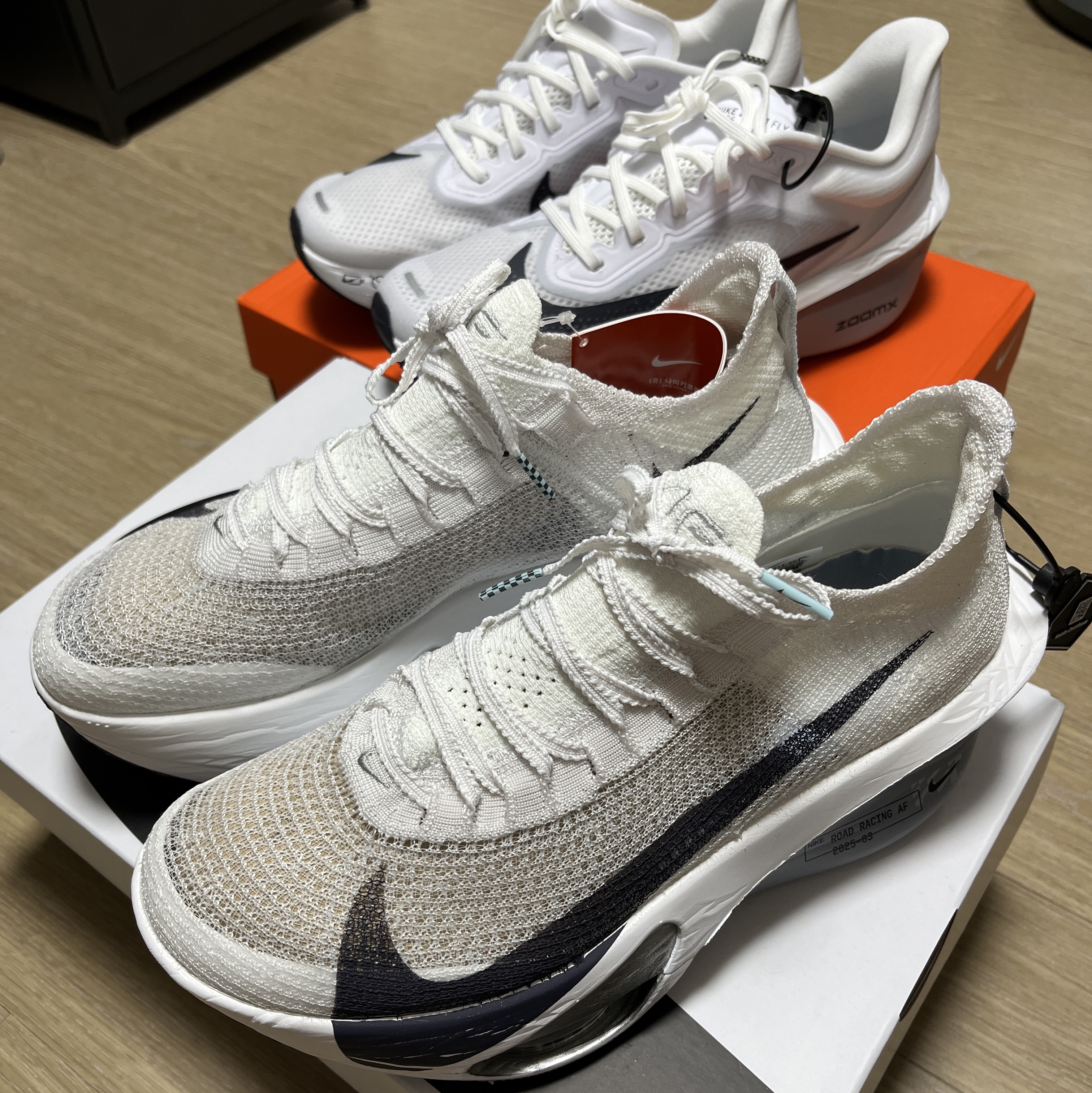 Nike Air Zoom Alphafly Next% 3 White Pure Platinum, Nike Zoom Fly 6 White Pure Platinum 착용 스타일 - 2