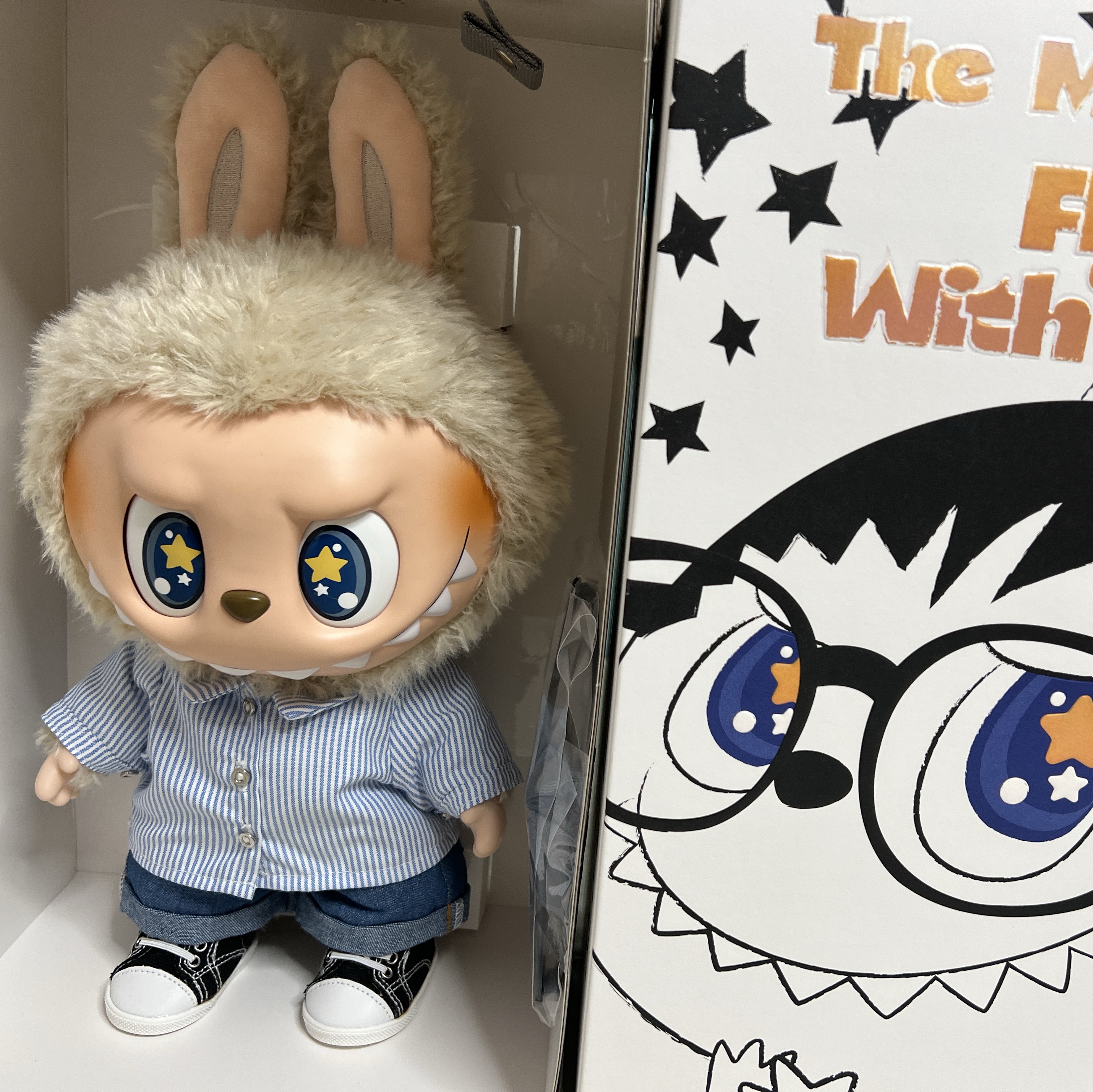 Pop Mart Labubu Flip with Me Doll 착용 스타일