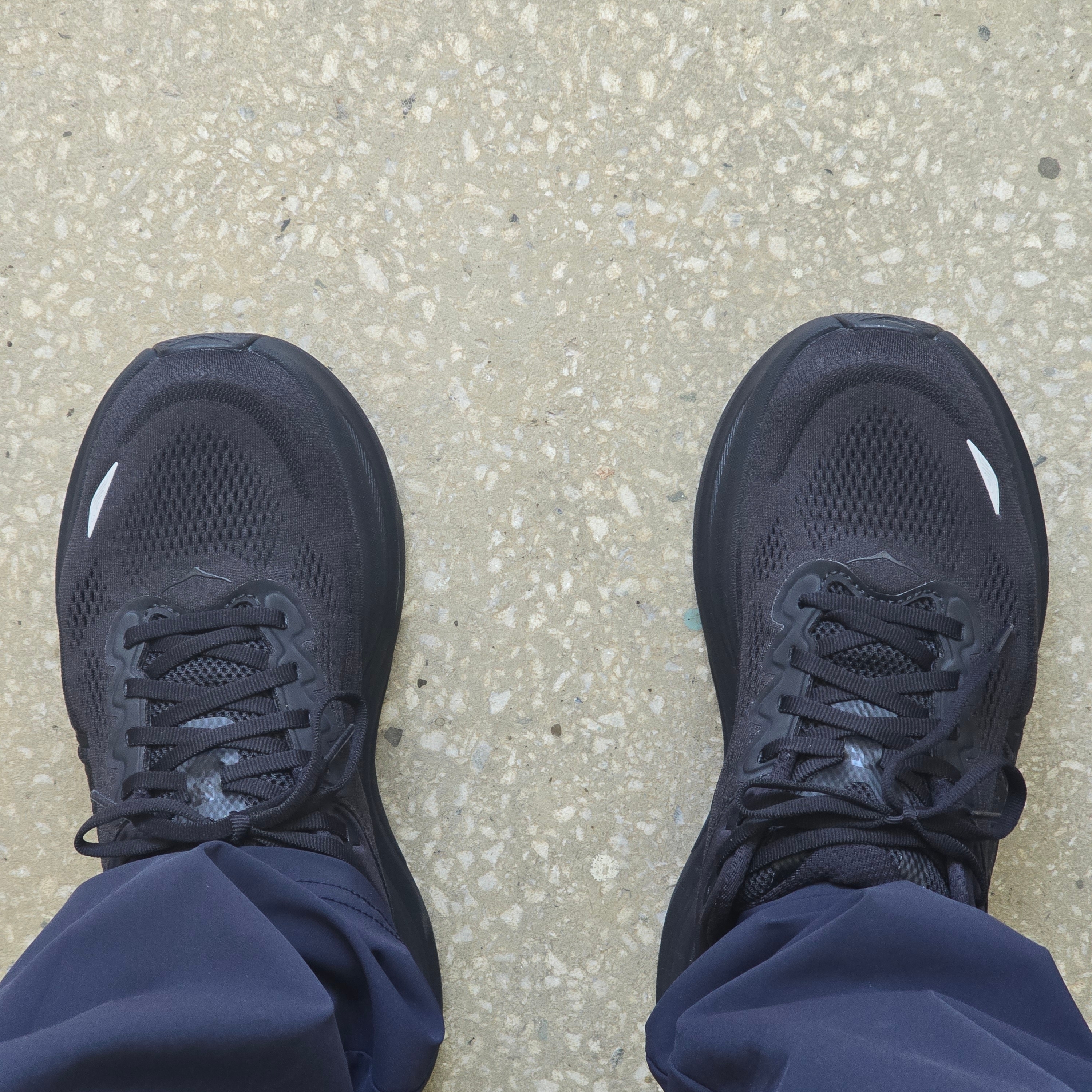 Hoka Bondi 9 Black - Wide 착용 스타일 - 3