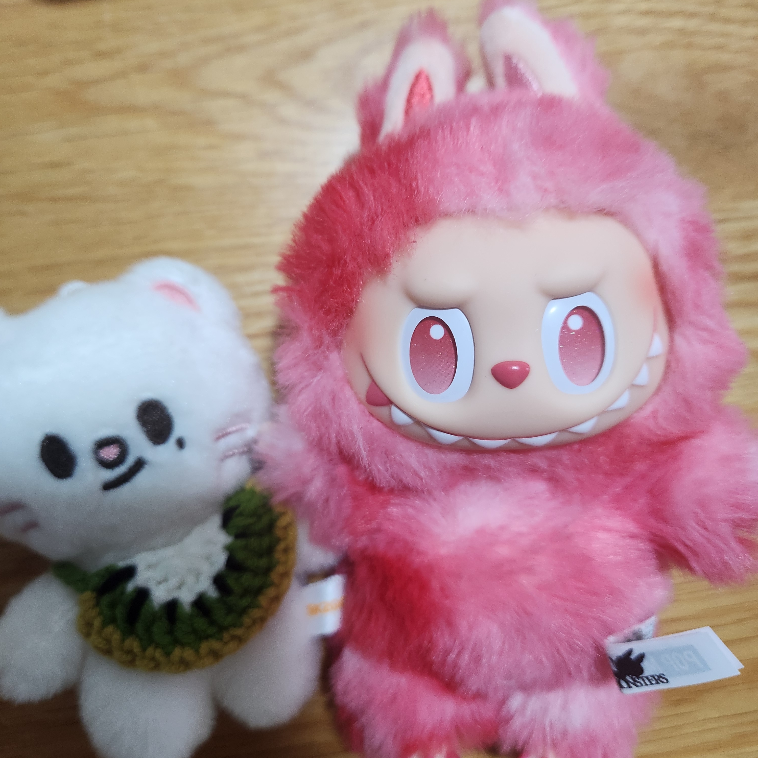 Pop Mart Labubu The Monsters Highlight Series Sealed Case (1 Blind Box) 착용 스타일