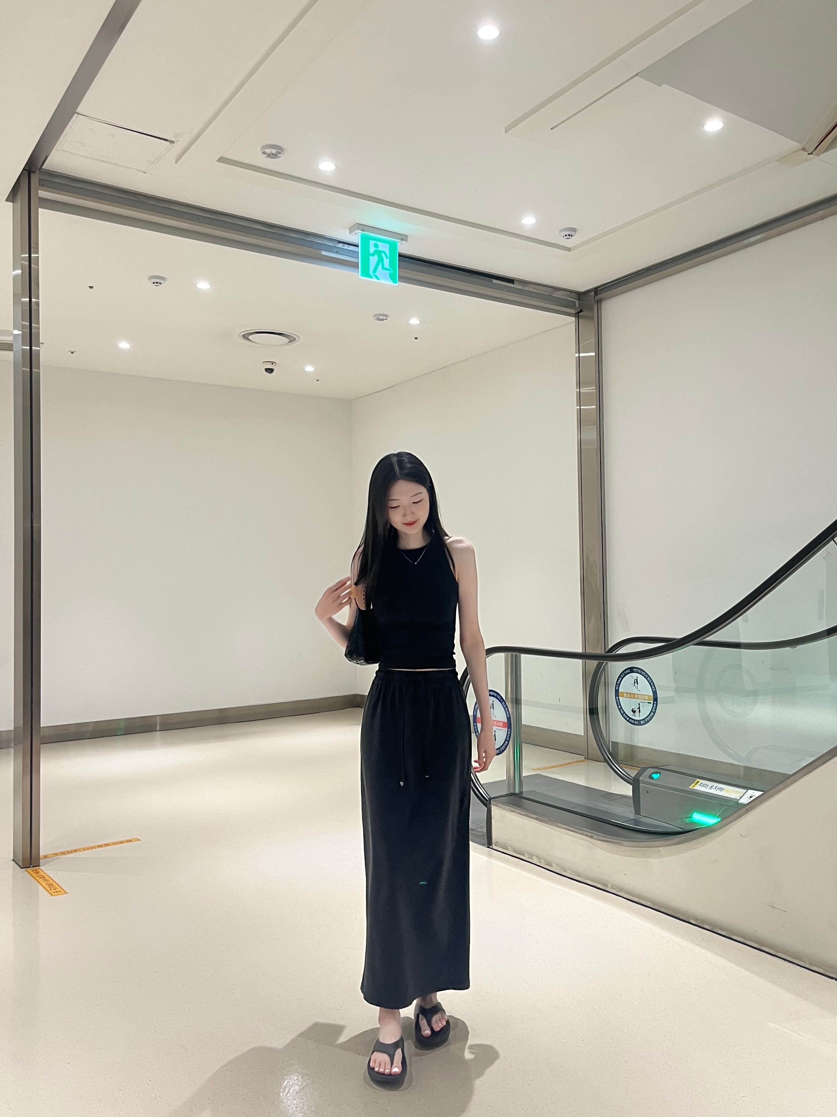Oofos OOriginal Black 착용 스타일