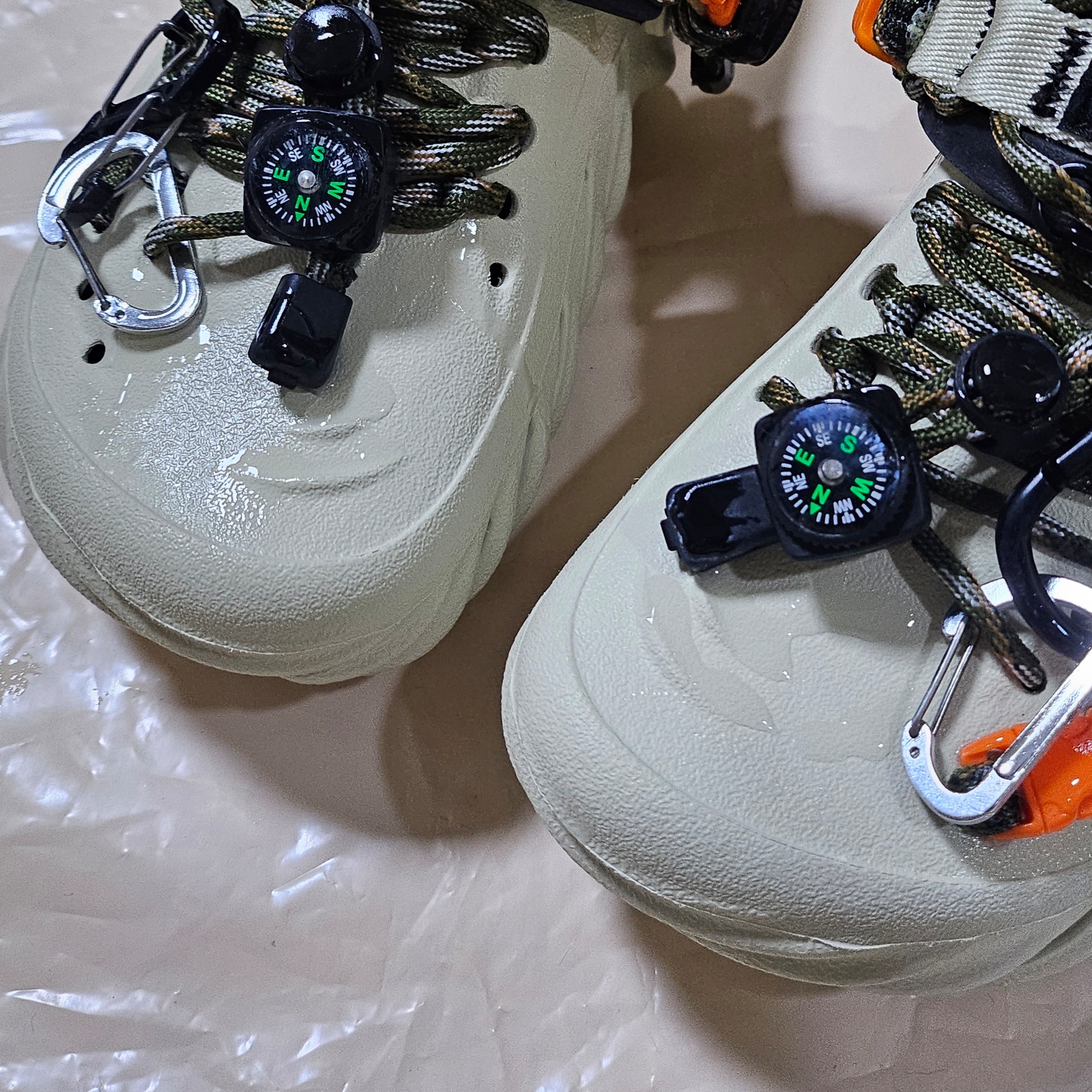 Crocs Echo Clog Bone Black 착용 스타일 - 2