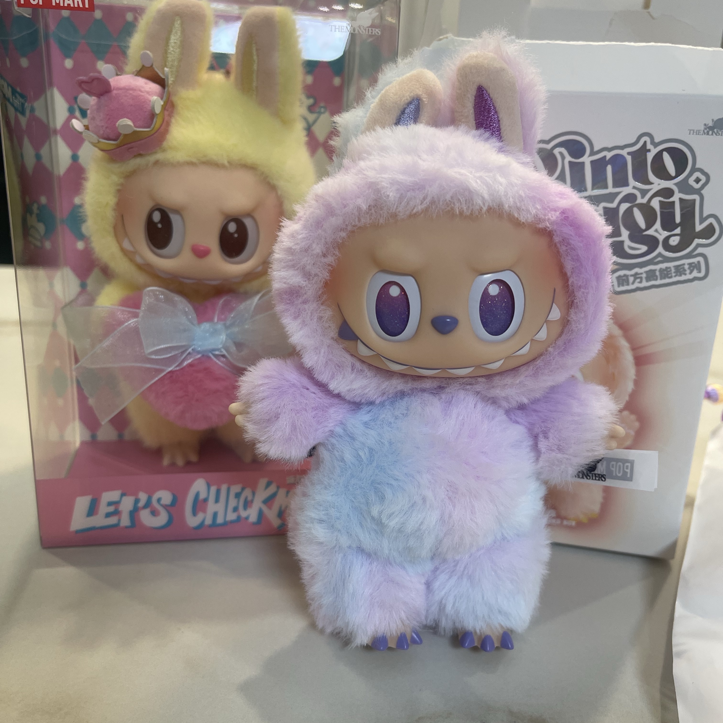 Pop Mart Labubu The Monsters Highlight Series Luck Keyring (Opened Case) 착용 스타일