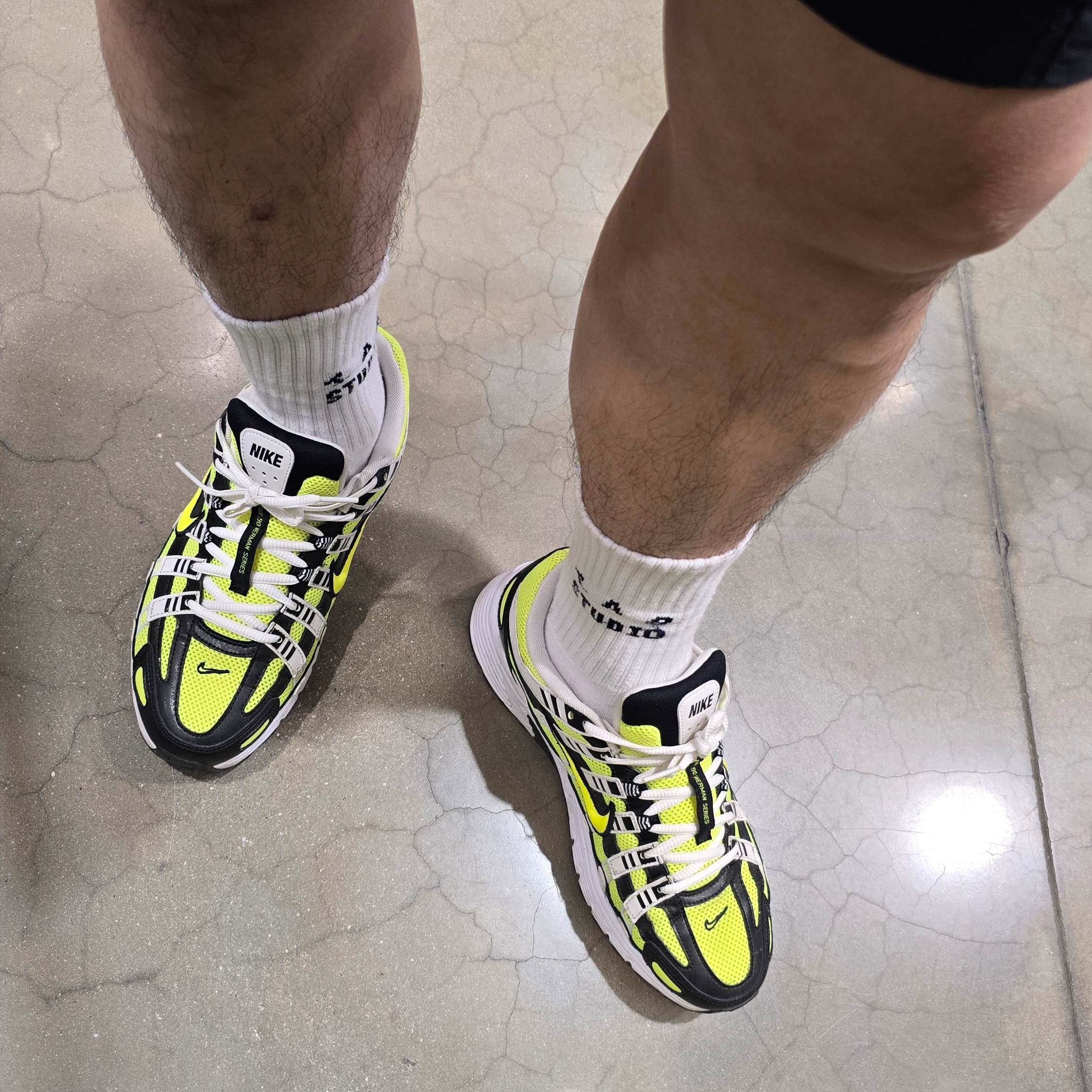 Nike P-6000 Lemon Venom, IAB Studio Socks White (5 Pack) 착용 스타일 - 1