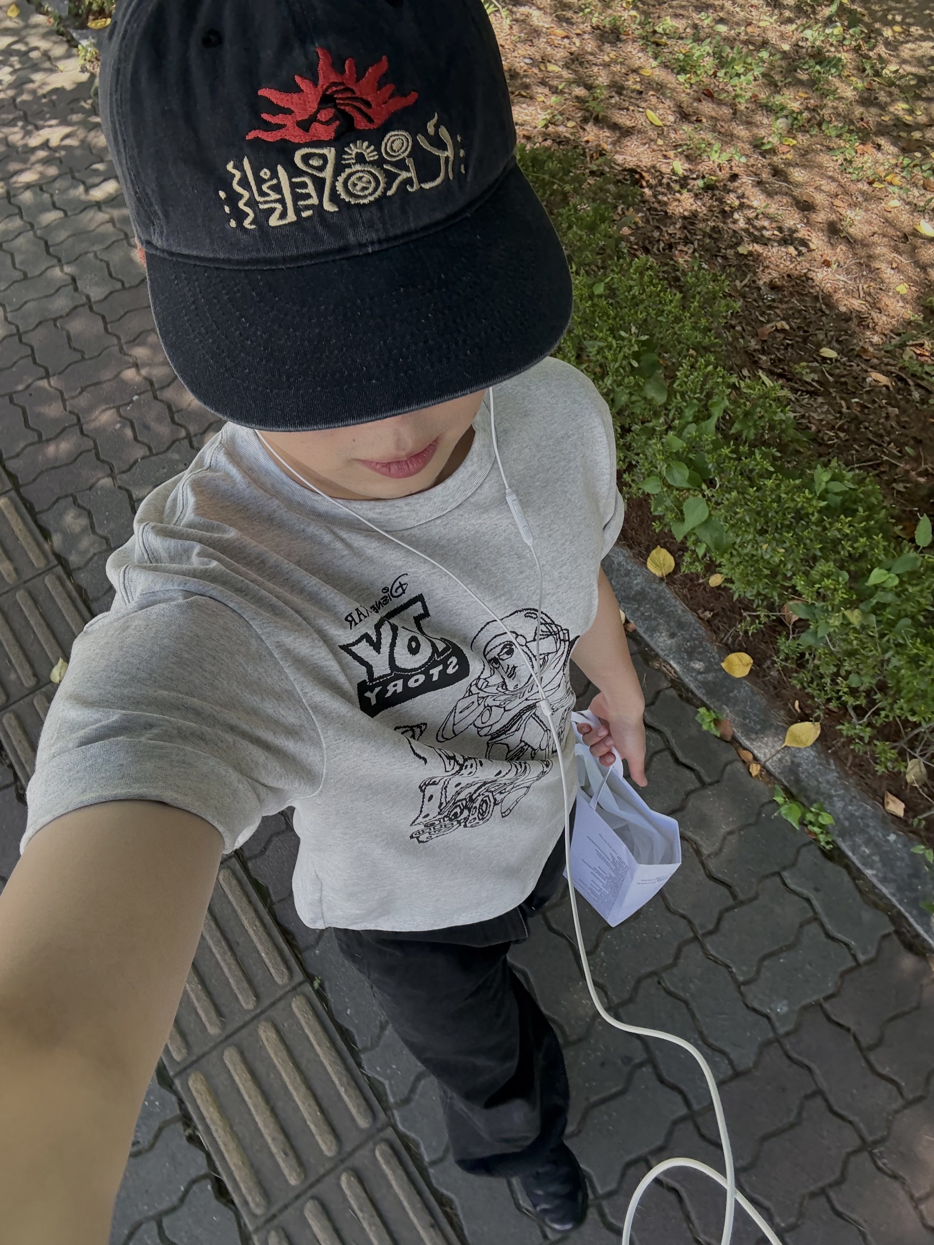 Hatchingroom x Mascompany Kokopelli Cap Black, Uniqlo UT x Toy Story 30th Anniversary Graphic T-Shirt B Gray - KR 착용 스타일
