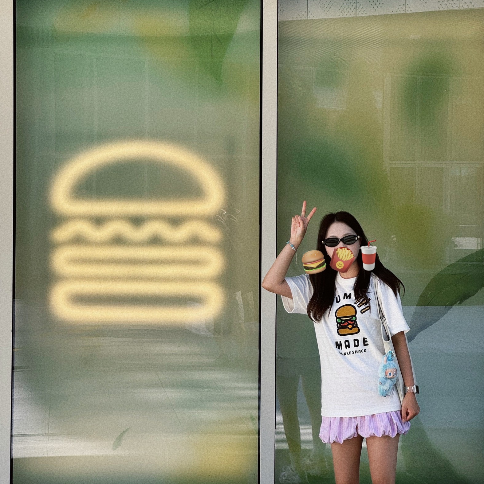 Human Made x Shake Shack T-Shirt White, Pop Mart Labubu The Monsters Highlight Series Hope Keyring (Opened Case) 착용 스타일 - 2
