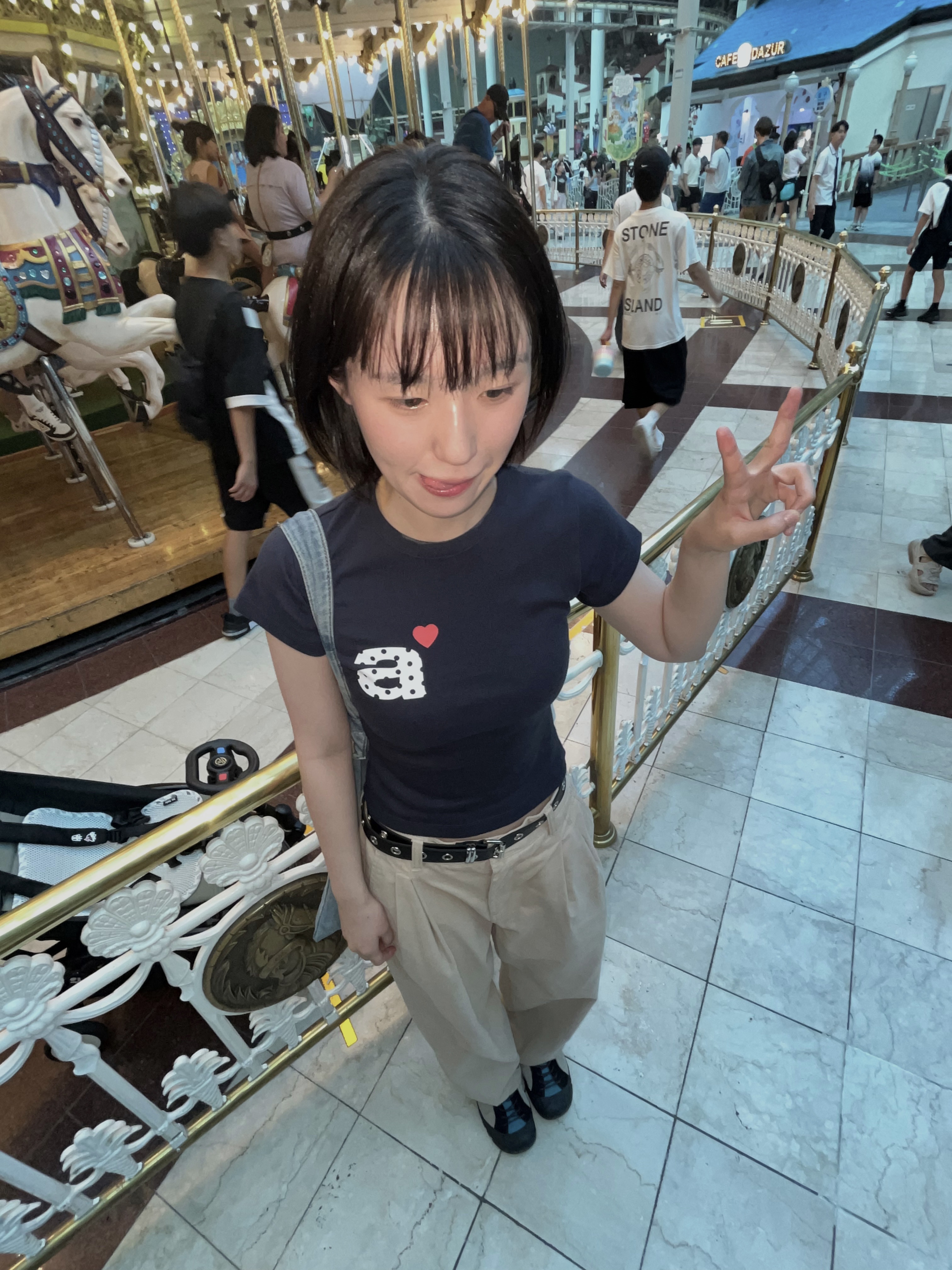 [KREAM 단독] AEAE Dot Small Letter Tee Black, (W) Keen Jasper Rocks SP Sneakers Beige 착용 스타일