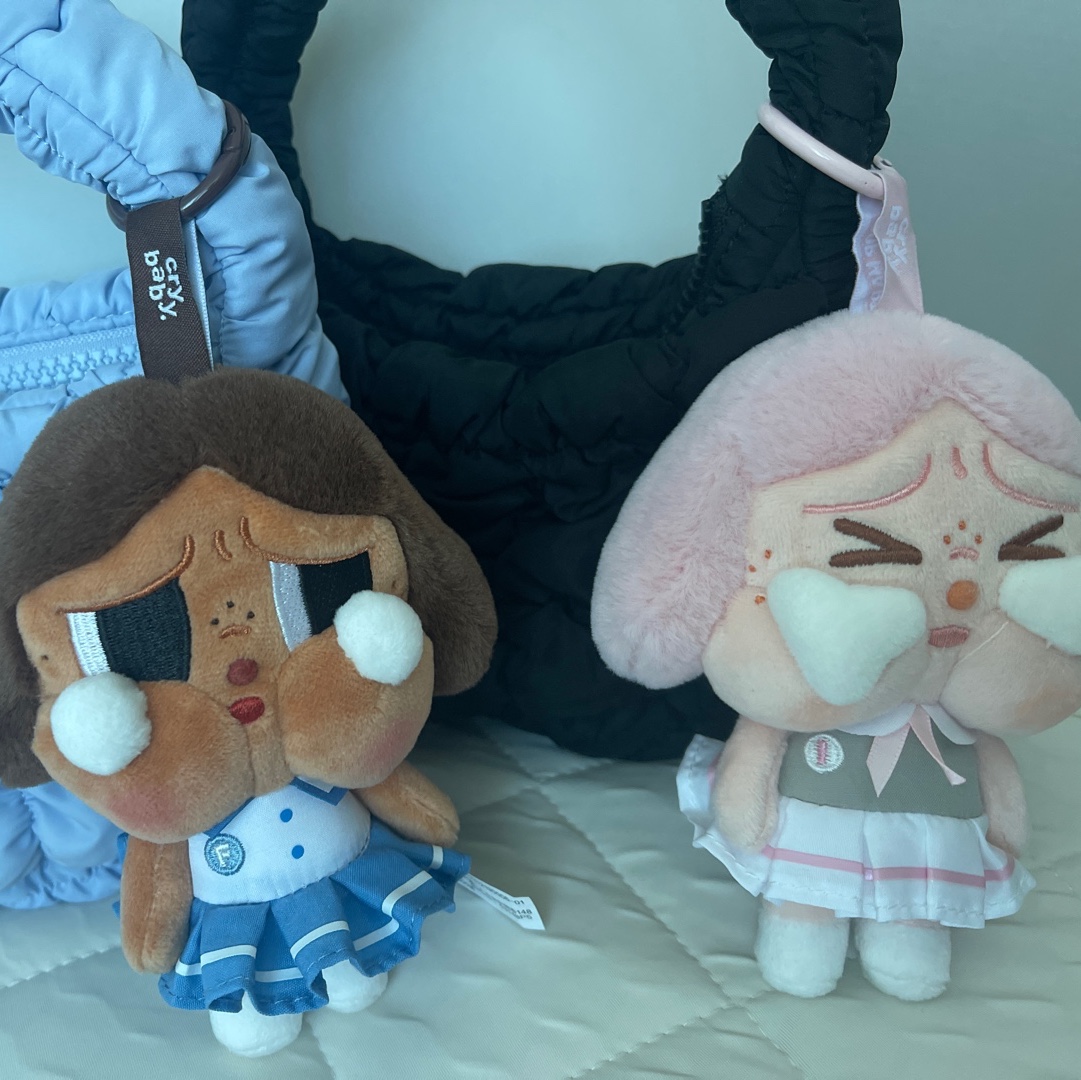 Pop Mart Crybaby Sunset Concert Series Plush Pendant Purplish Blue (Opened Case), COS Quilted Micro Bag Light Blue 착용 스타일