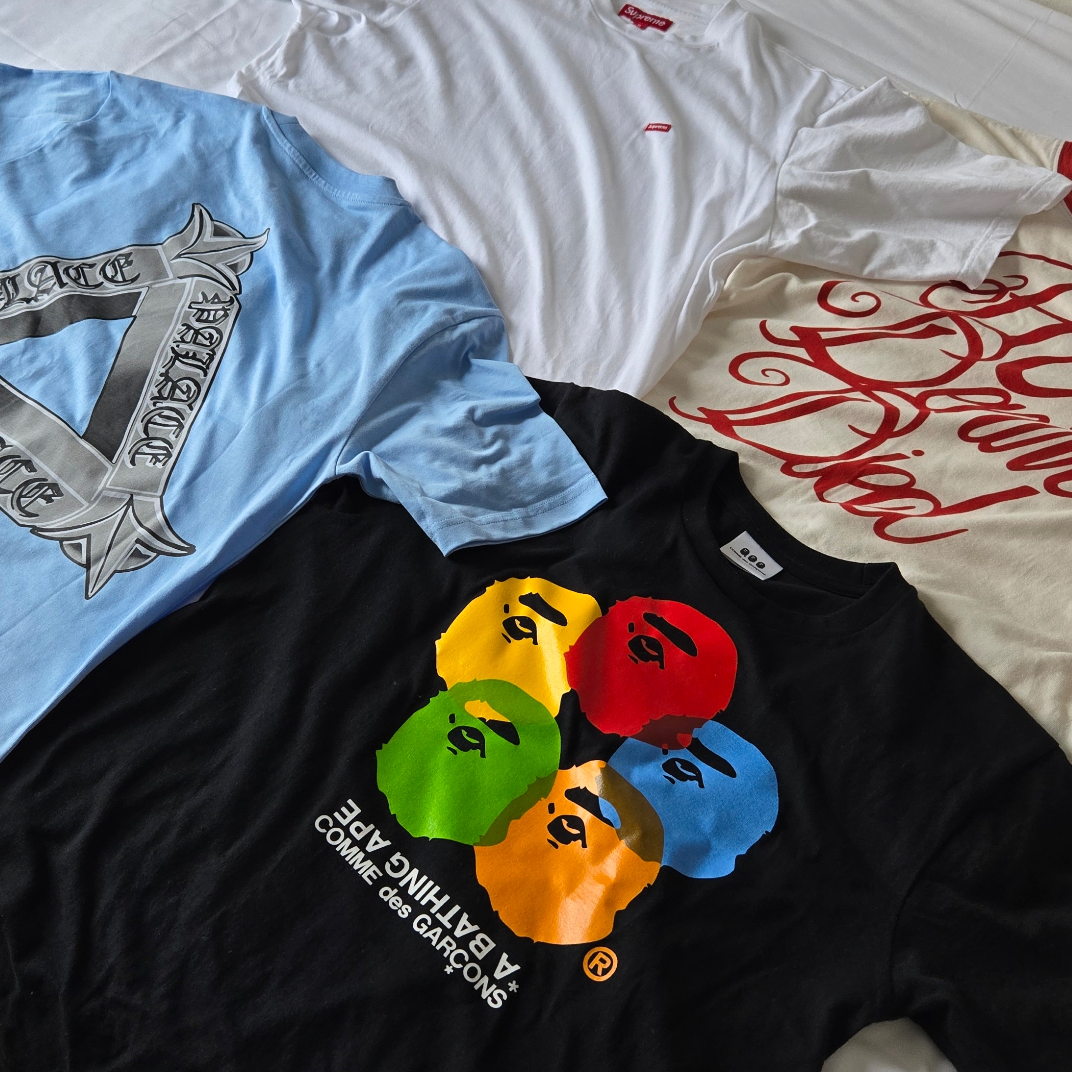 Supreme Small Box T-Shirt White - 24SS, BAPE x Comme des Garcons Osaka T-Shirt Black 착용 스타일