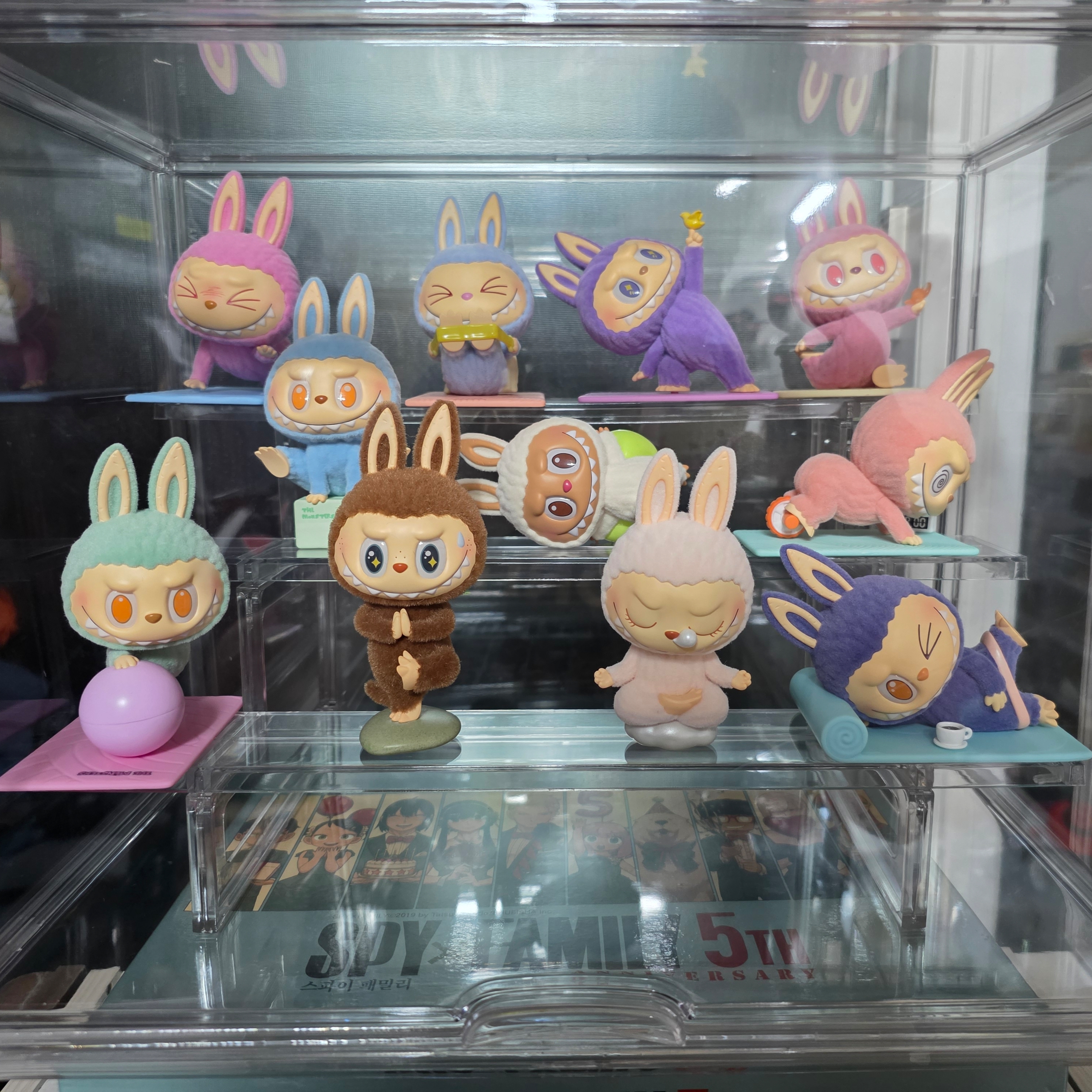 Pop Mart Labubu Lazy Yoga Series Sealed Case (10 Blind Boxes) 착용 스타일