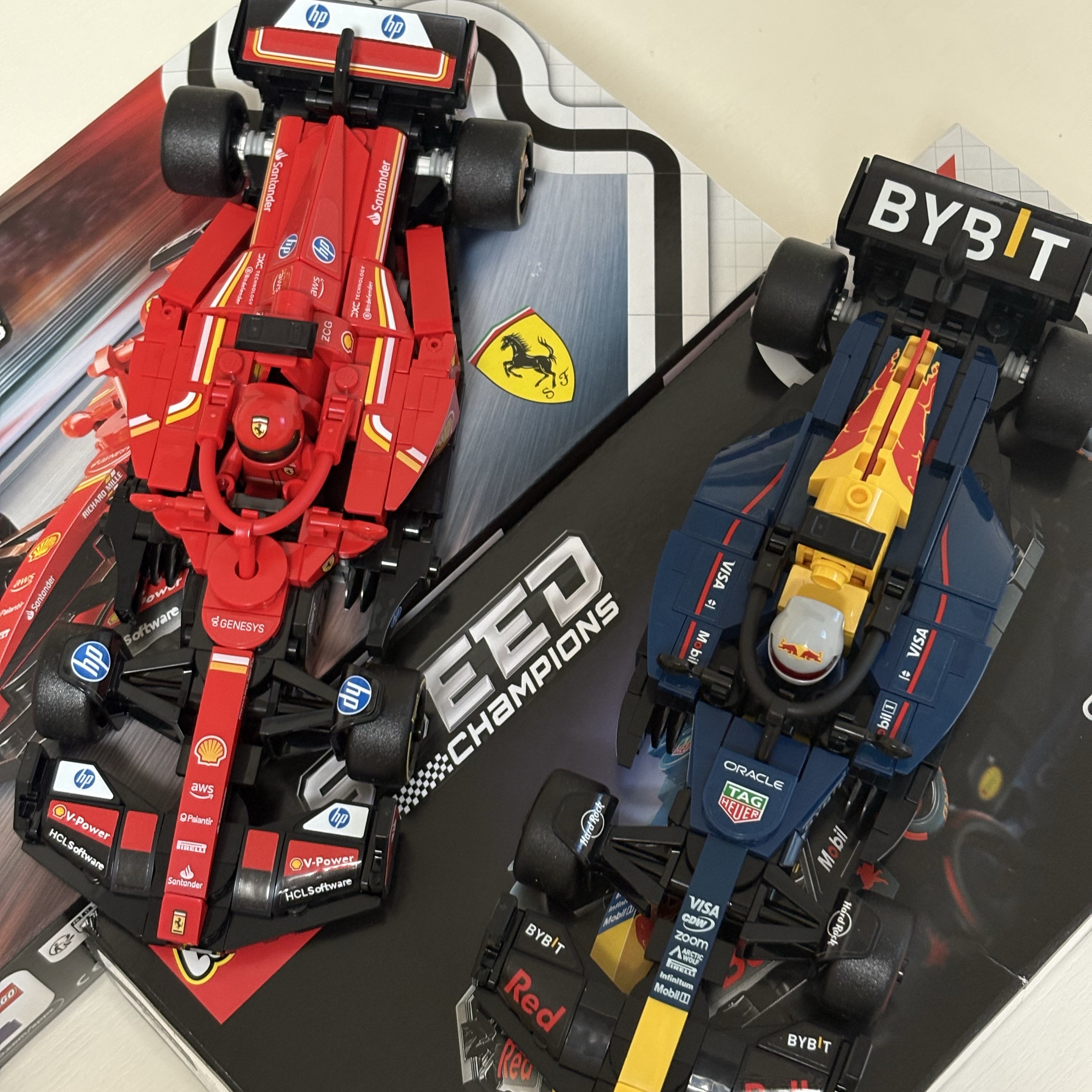Lego Oracle Red Bull Racing RB20 F1 Race Car, Lego Speed Champions Ferrari SF-24 F1 Race Car 착용 스타일