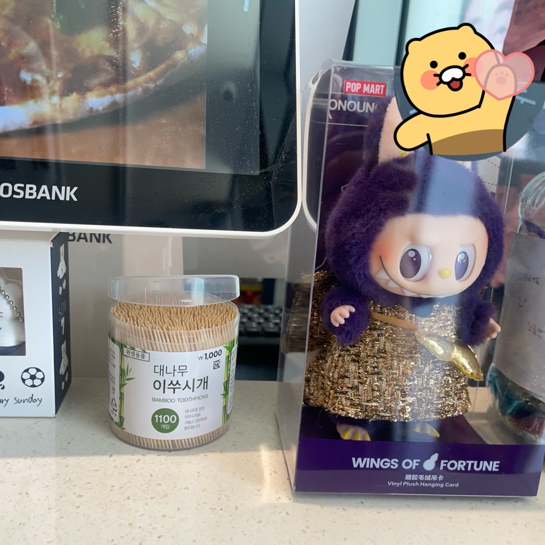 Pop Mart Labubu The Monsters Wacky Mart Series Figures Grilled Sausage (Opened Case), Pop Mart Labubu The Monsters x One Piece Series Figures Brook (Opened Case) 착용 스타일 - 2
