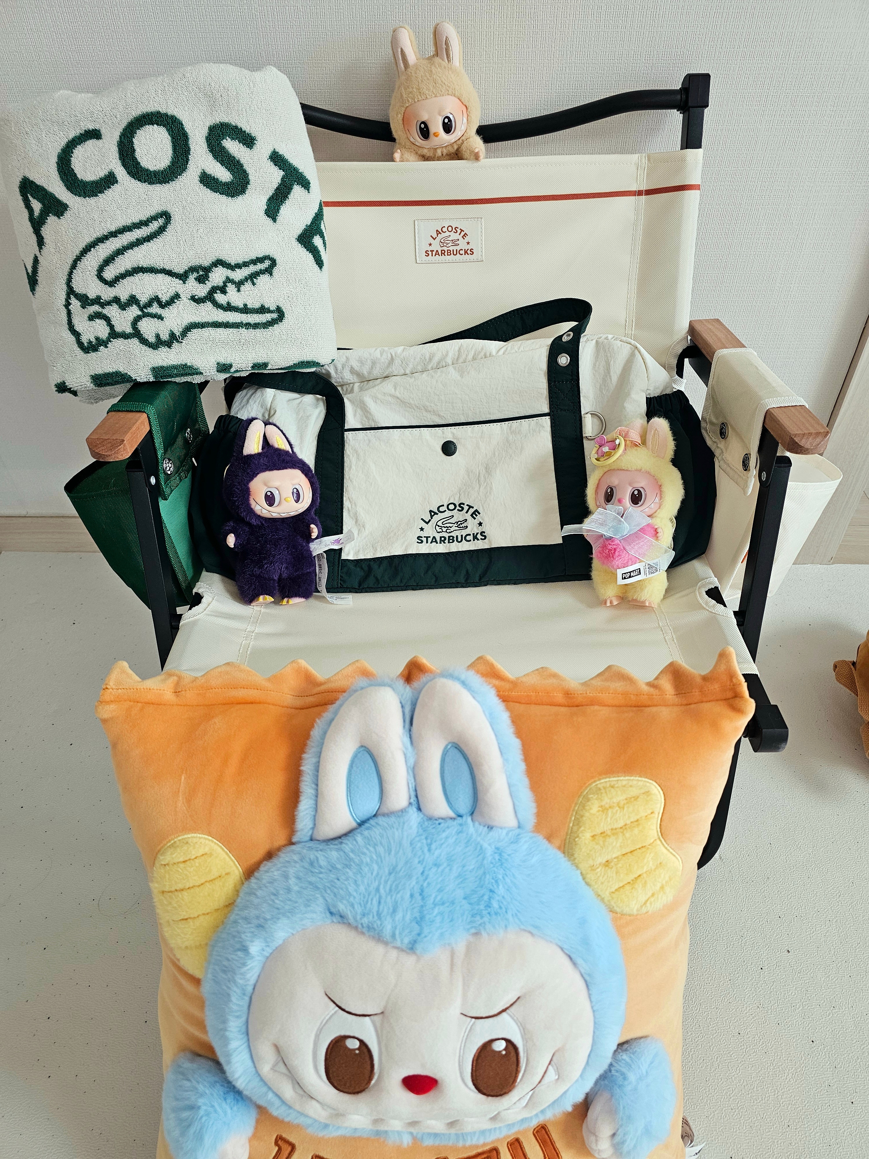 Starbucks x Lacoste Multiple Bag Green, Pop Mart Labubu x Pronounce Lucky Fairy Toy Keyring 착용 스타일 - 1