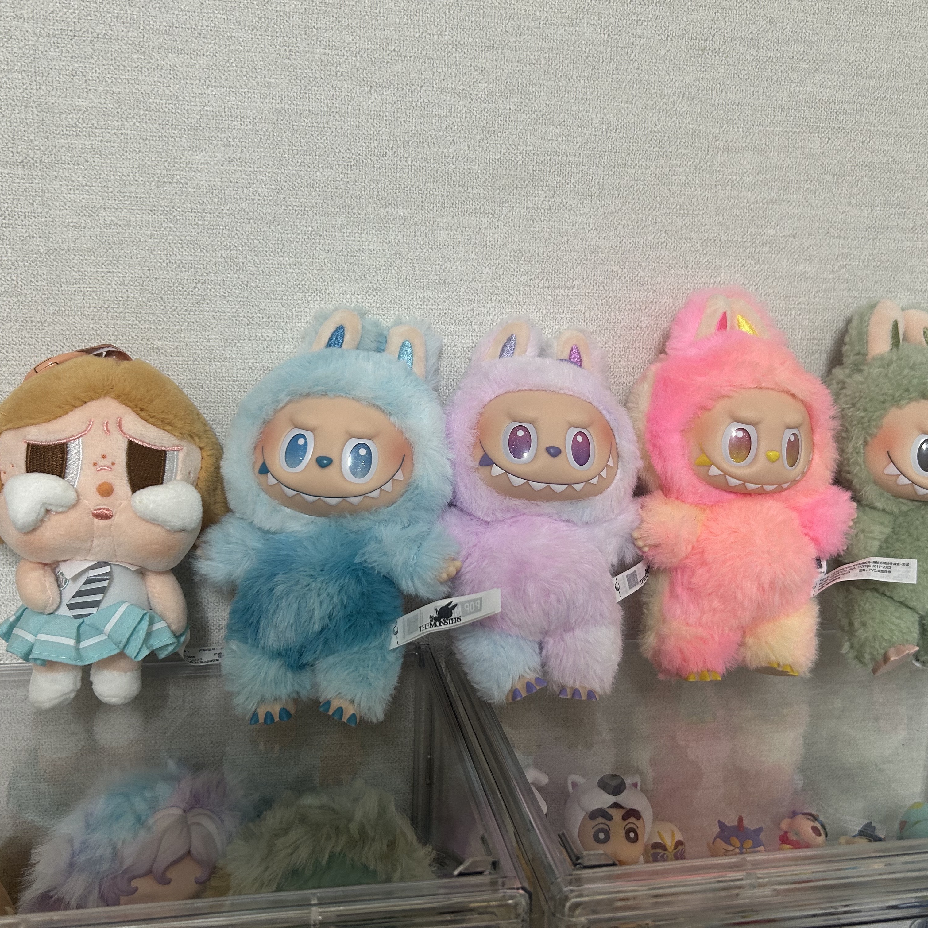Pop Mart Crybaby Sunset Concert Series Plush Pendant Beige Blue (Opened Case), Pop Mart Labubu The Monsters Highlight Series Sealed Case (1 Blind Box) 착용 스타일