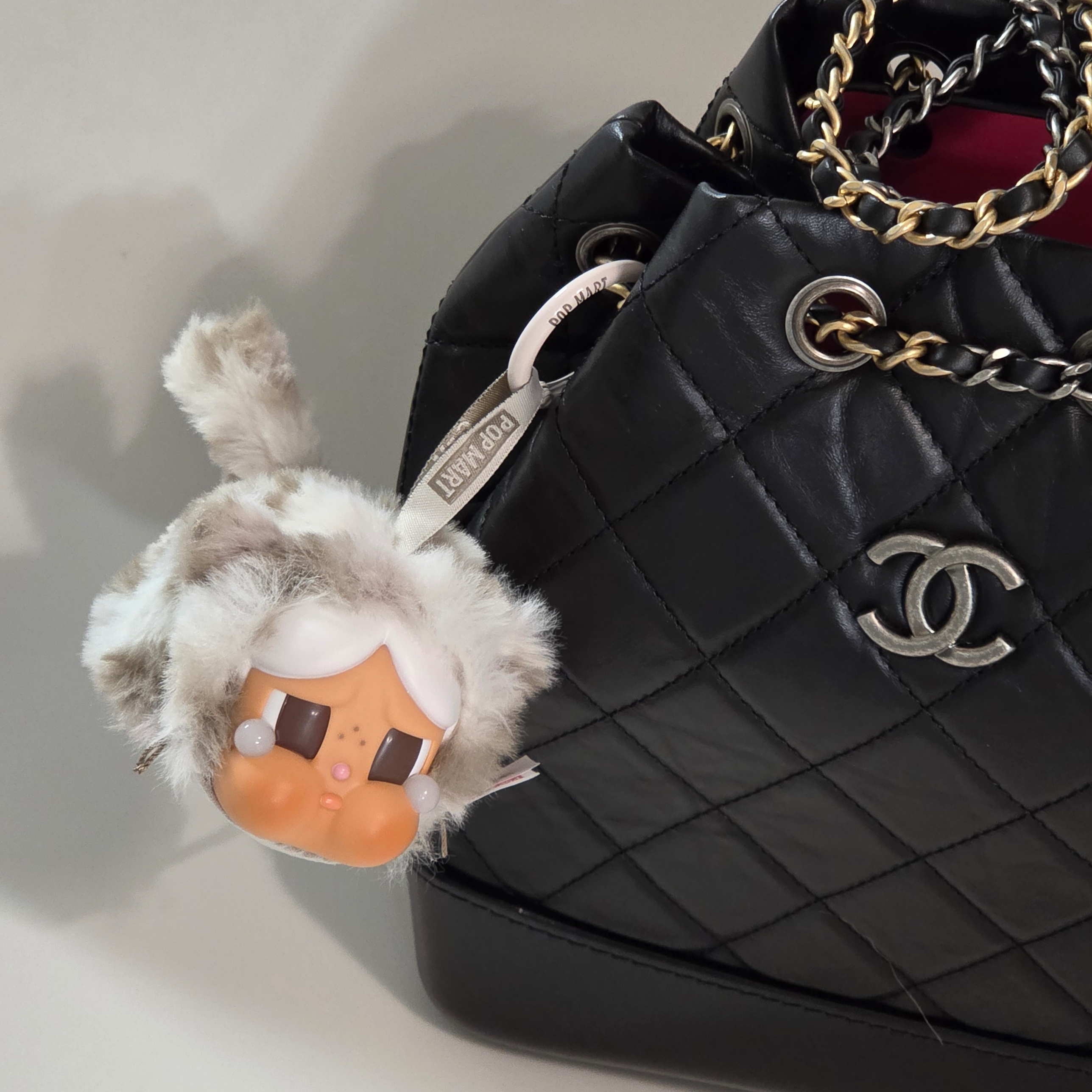 Pop Mart Crybaby Wild But Cutie Series Vinyl Plush Pendant Vanilla Cutie (Opened Case), Chanel Small Gabrielle Backpack Aged Calfskin & Gold Silver Black 착용 스타일 - 2