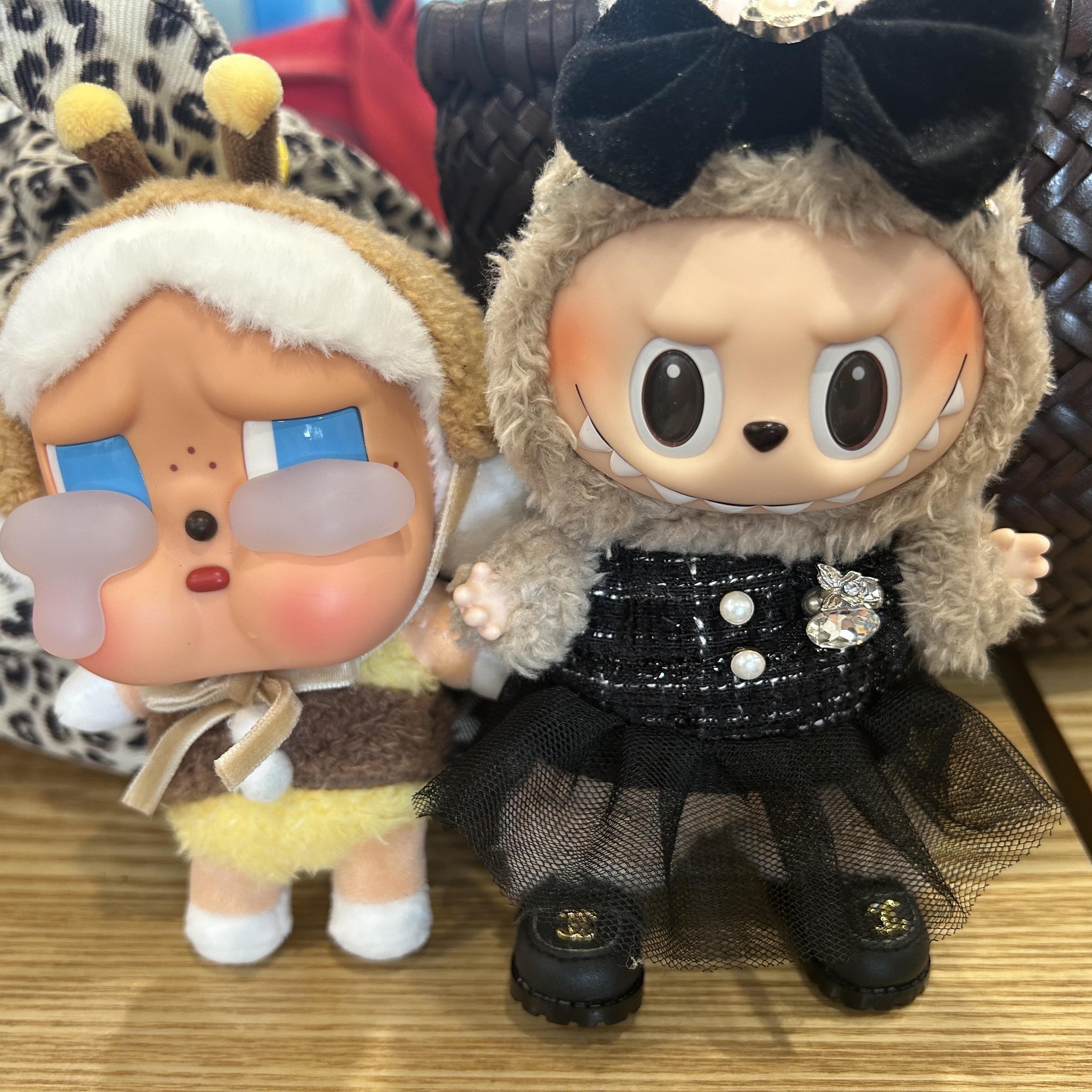 Pop Mart Crybaby Crying Again Series Plush Keyring I'll Bring You A Flower (Opened Case) 착용 스타일 - 2