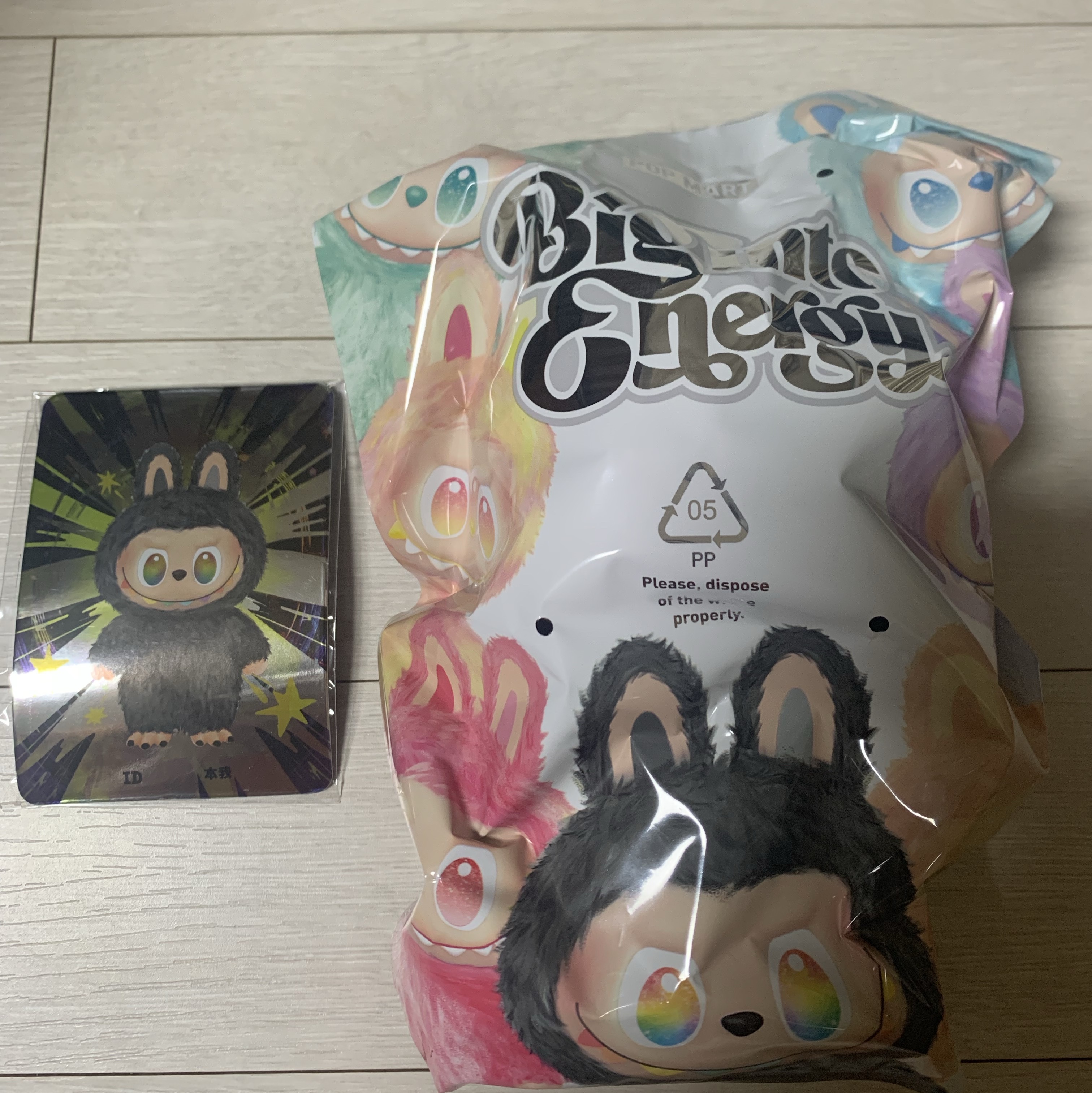 Pop Mart Labubu The Monsters Highlight Series ID Keyring (Opened Case) 착용 스타일