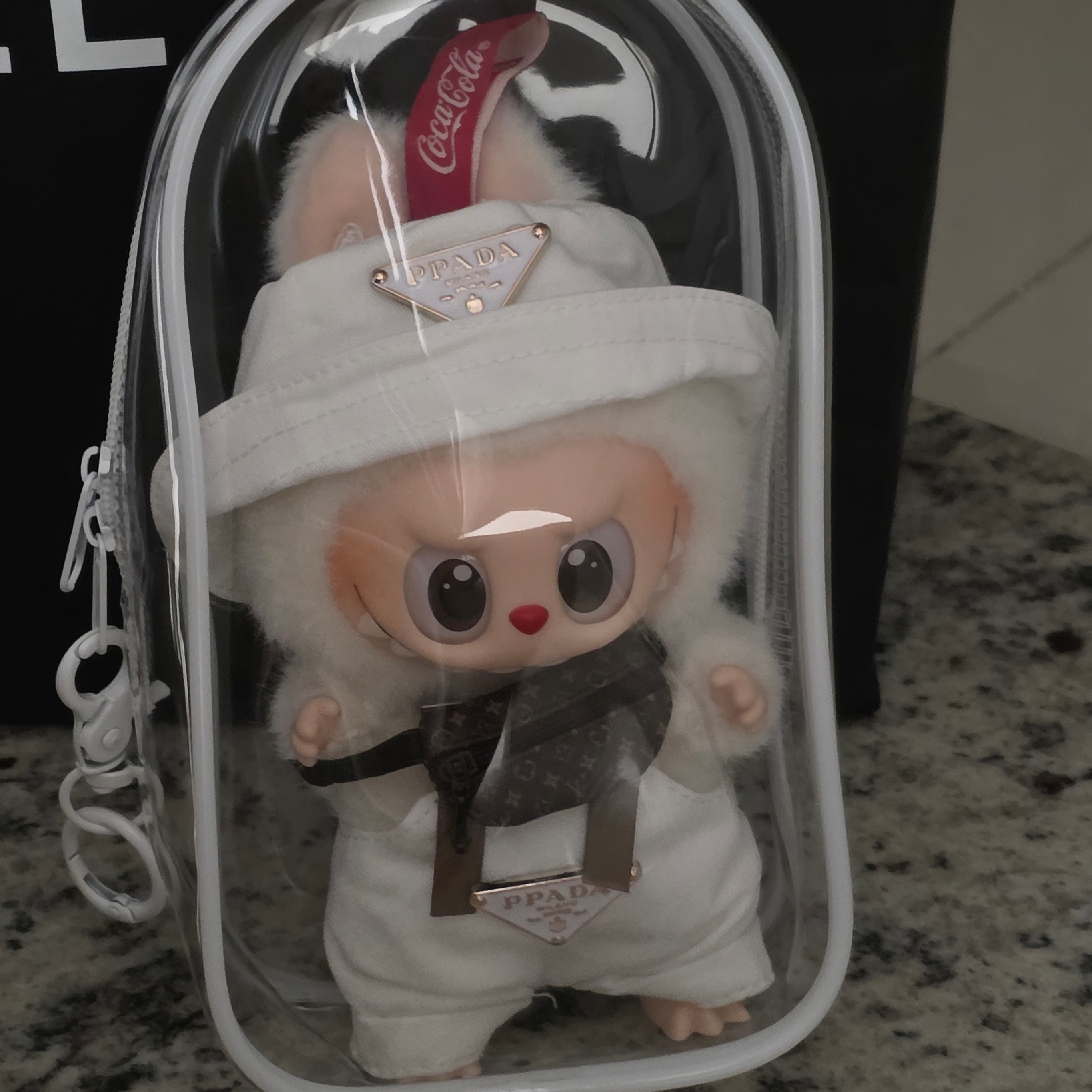 Pop Mart Labubu Coca Cola Series Surprise Shake Keyring (Opened Case) 착용 스타일