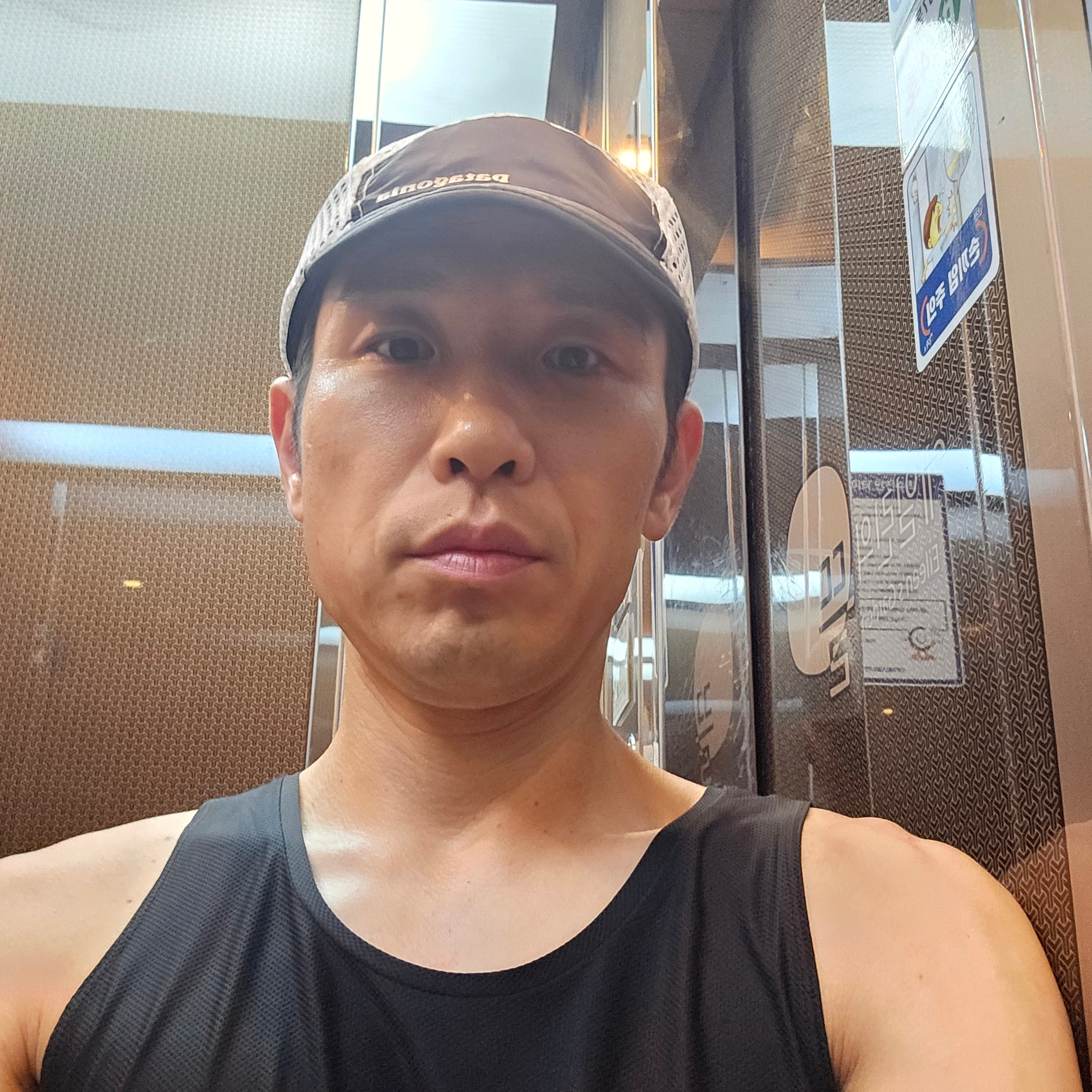 Patagonia Duckbill Cap Black 착용 스타일