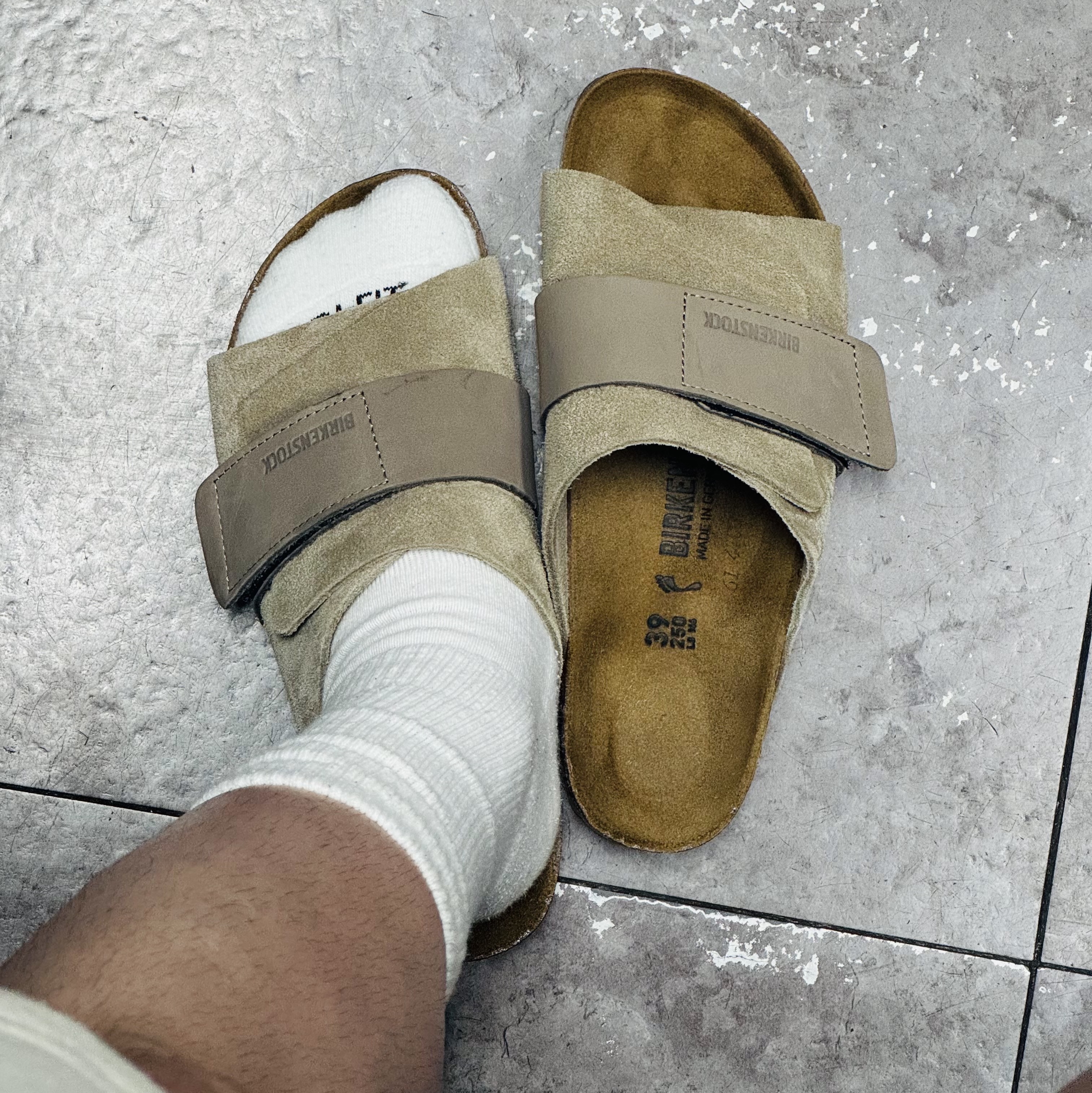 Birkenstock Kyoto Taupe - Regular 착용 스타일 - 1