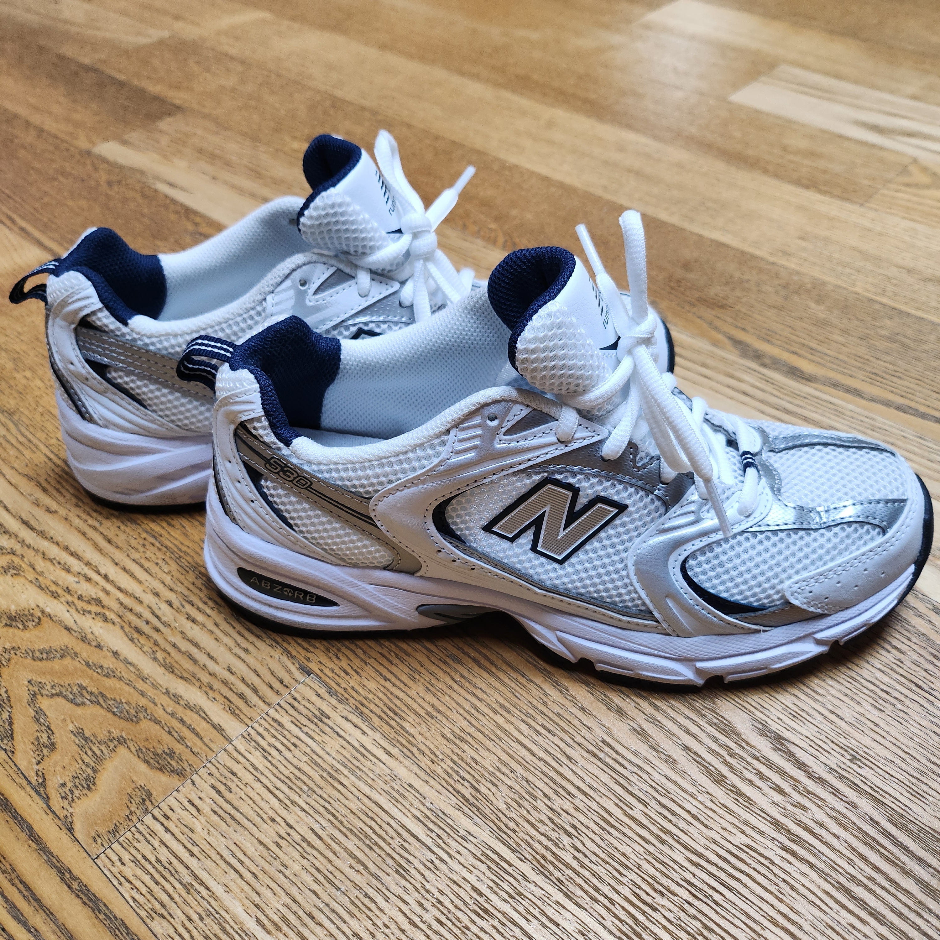 New Balance 530 White 착용 스타일