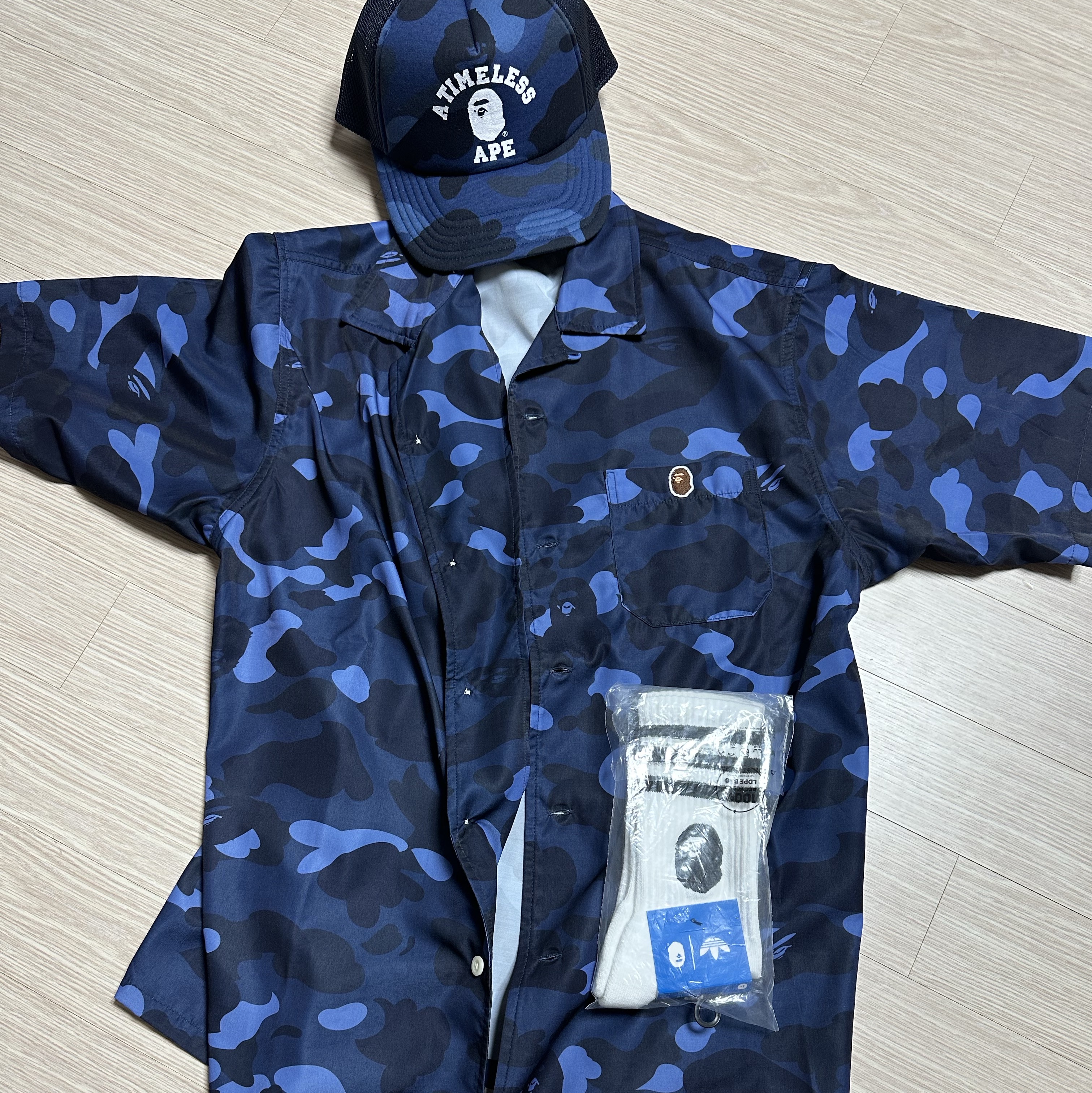 BAPE x JJJJound Color Camo College Mesh Cap Navy, Adidas x BAPE Socks White Black 착용 스타일
