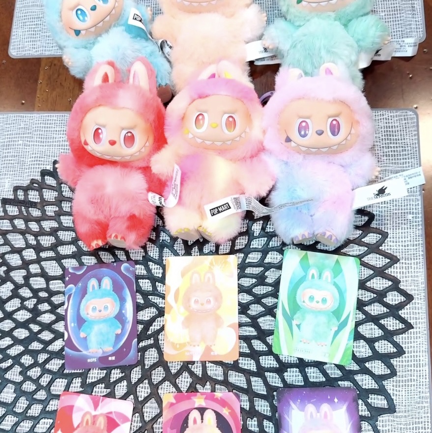 Pop Mart Labubu The Monsters Highlight Series Sealed Case (6 Blind Boxes) 착용 스타일