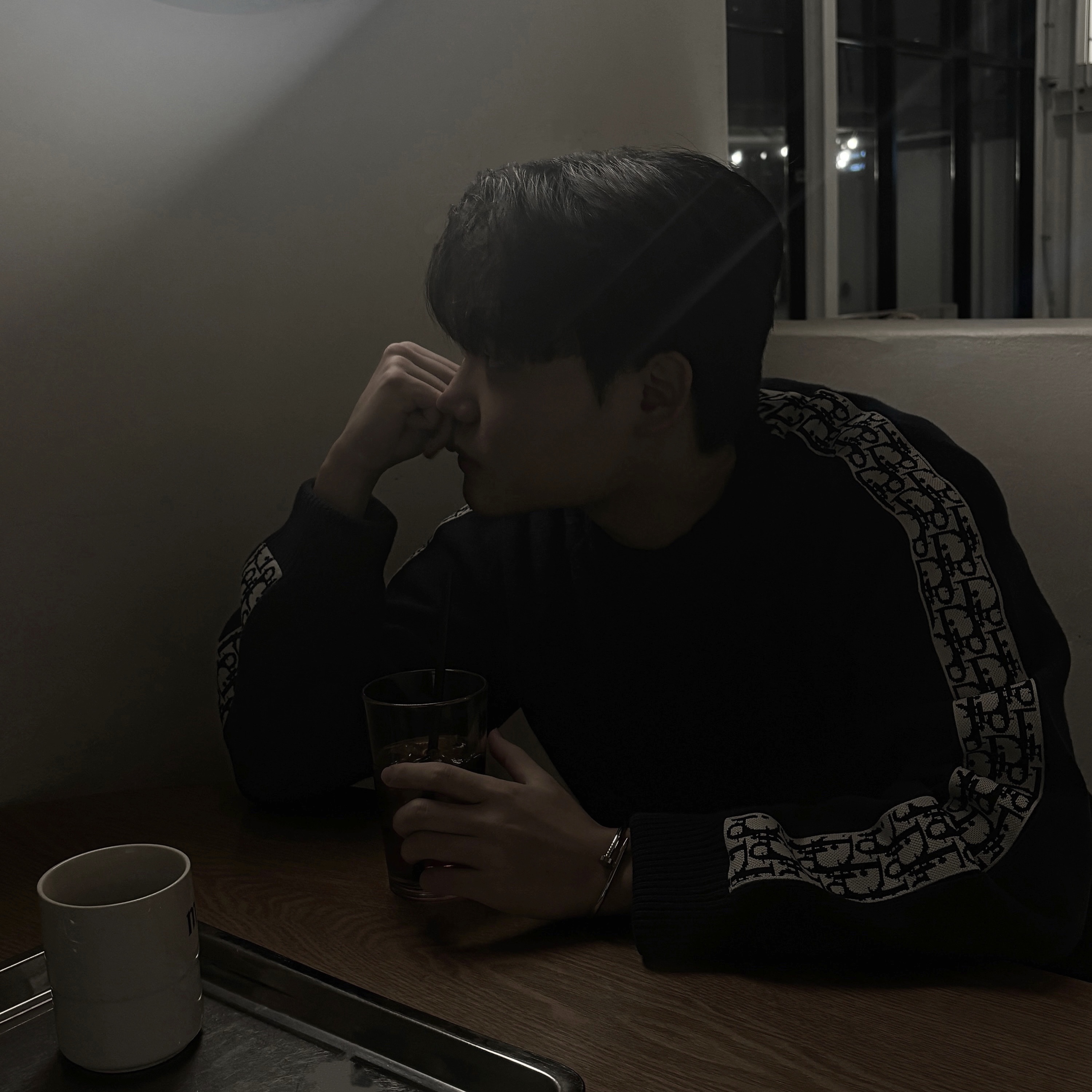 Dior Sweater with Dior Oblique Inserts Cotton Jersey Deep Blue 착용 스타일