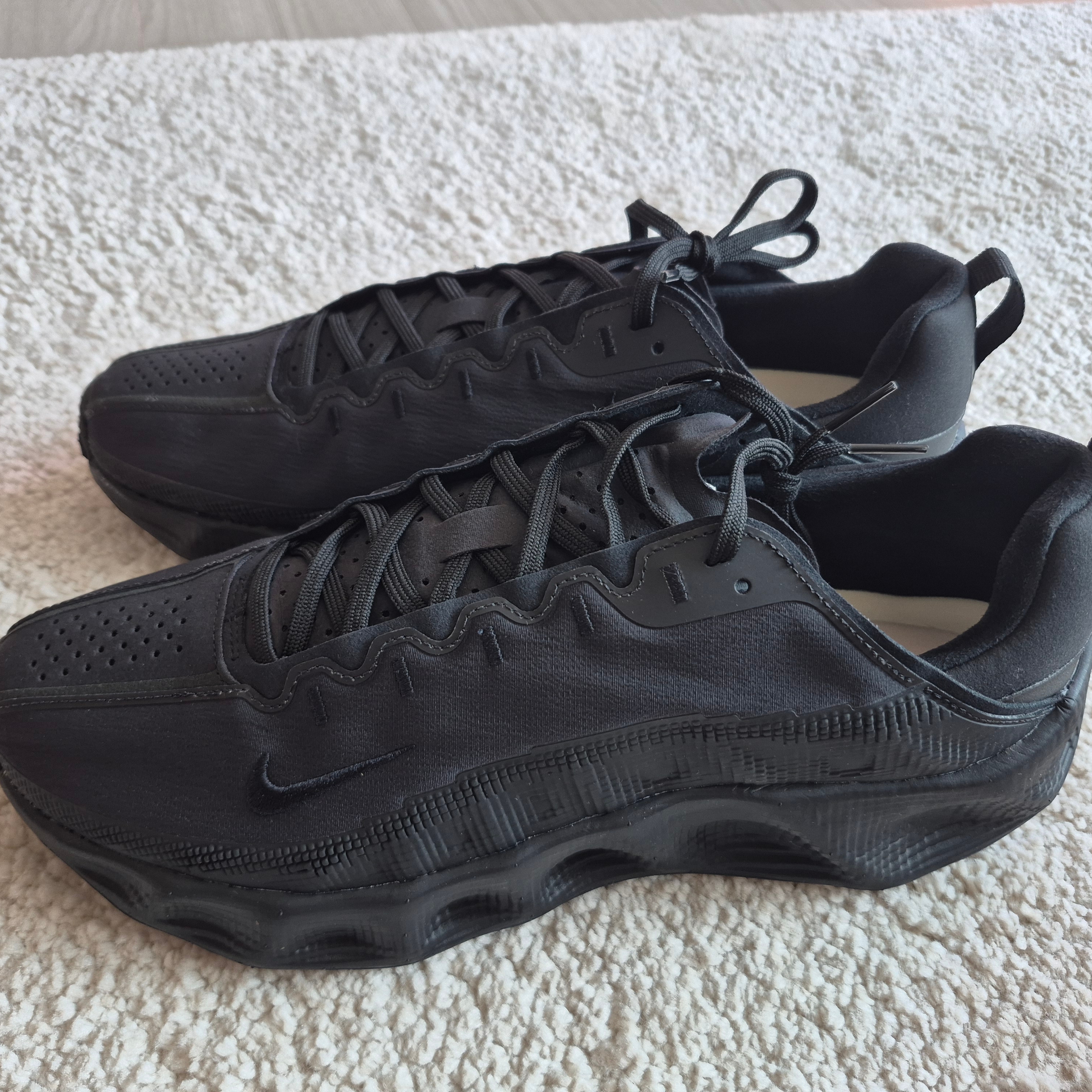 Nike Ava Rover Black Anthracite 착용 스타일 - 1
