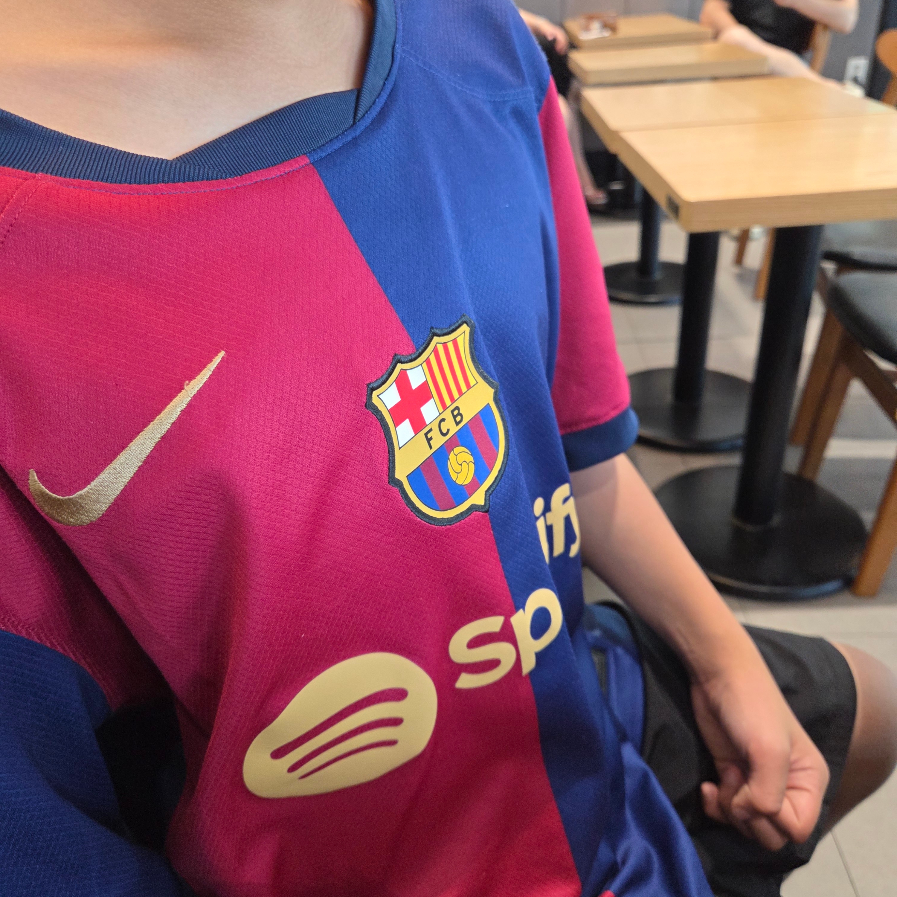 Nike FC Barcelona 2024/25 Dri-Fit Stadium Home Jersey Deep Royal Blue Noble Red (Non Marking Ver.) 착용 스타일