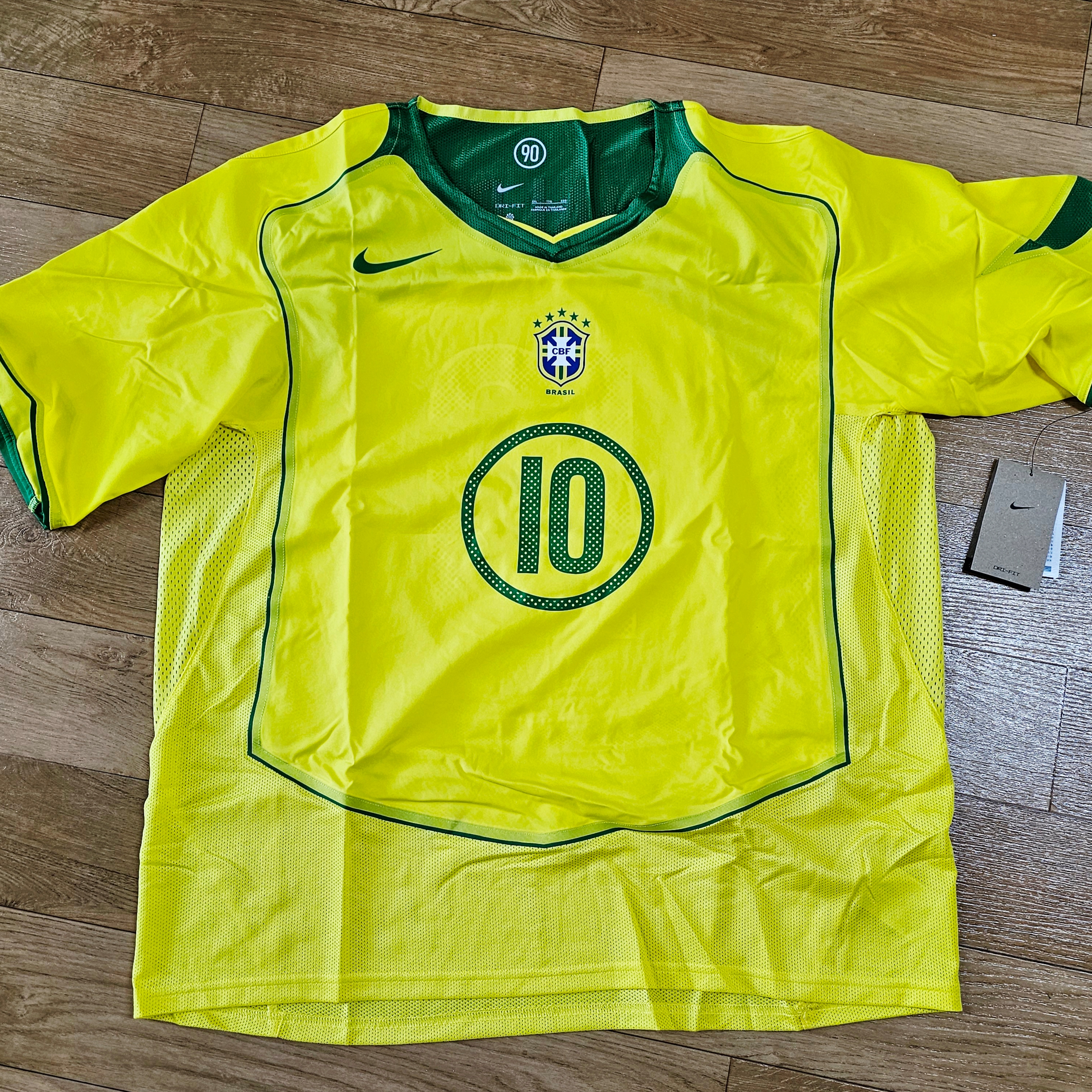 Nike Ronaldinho Brazil 2004 Total 90 Reissue Soccer Replica Jersey (Marking Ver.) 착용 스타일 - 1