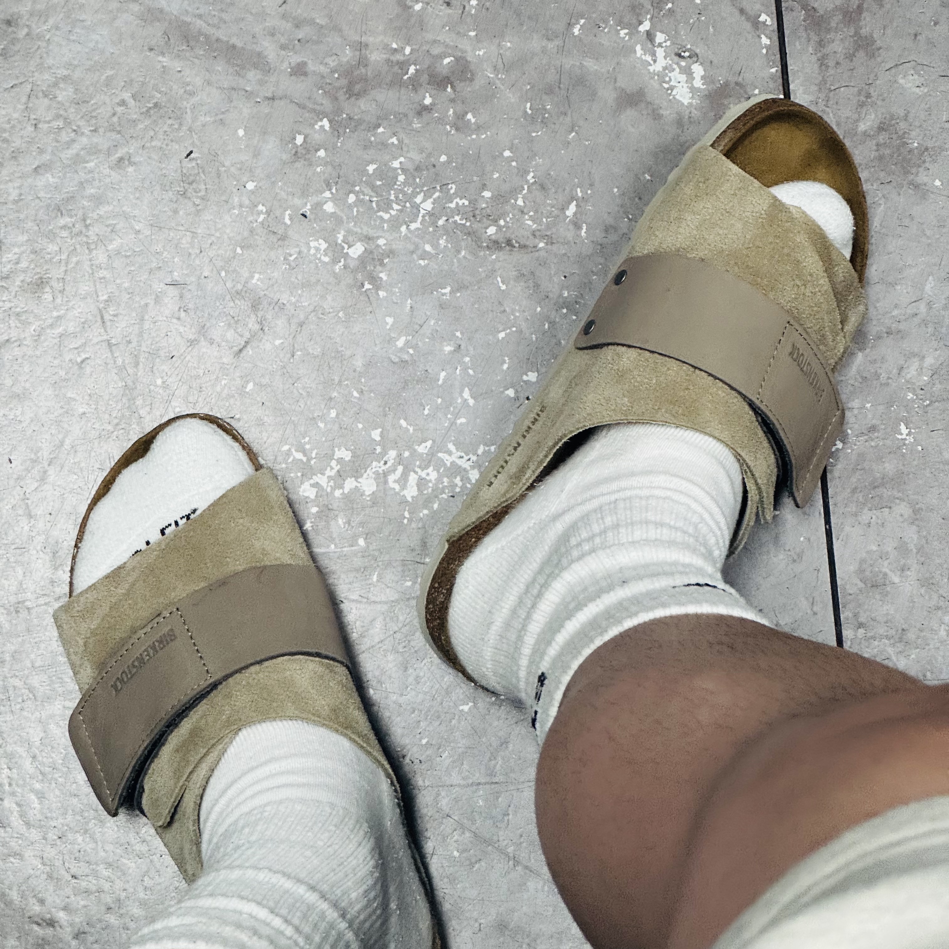 Birkenstock Kyoto Taupe - Regular 착용 스타일 - 2