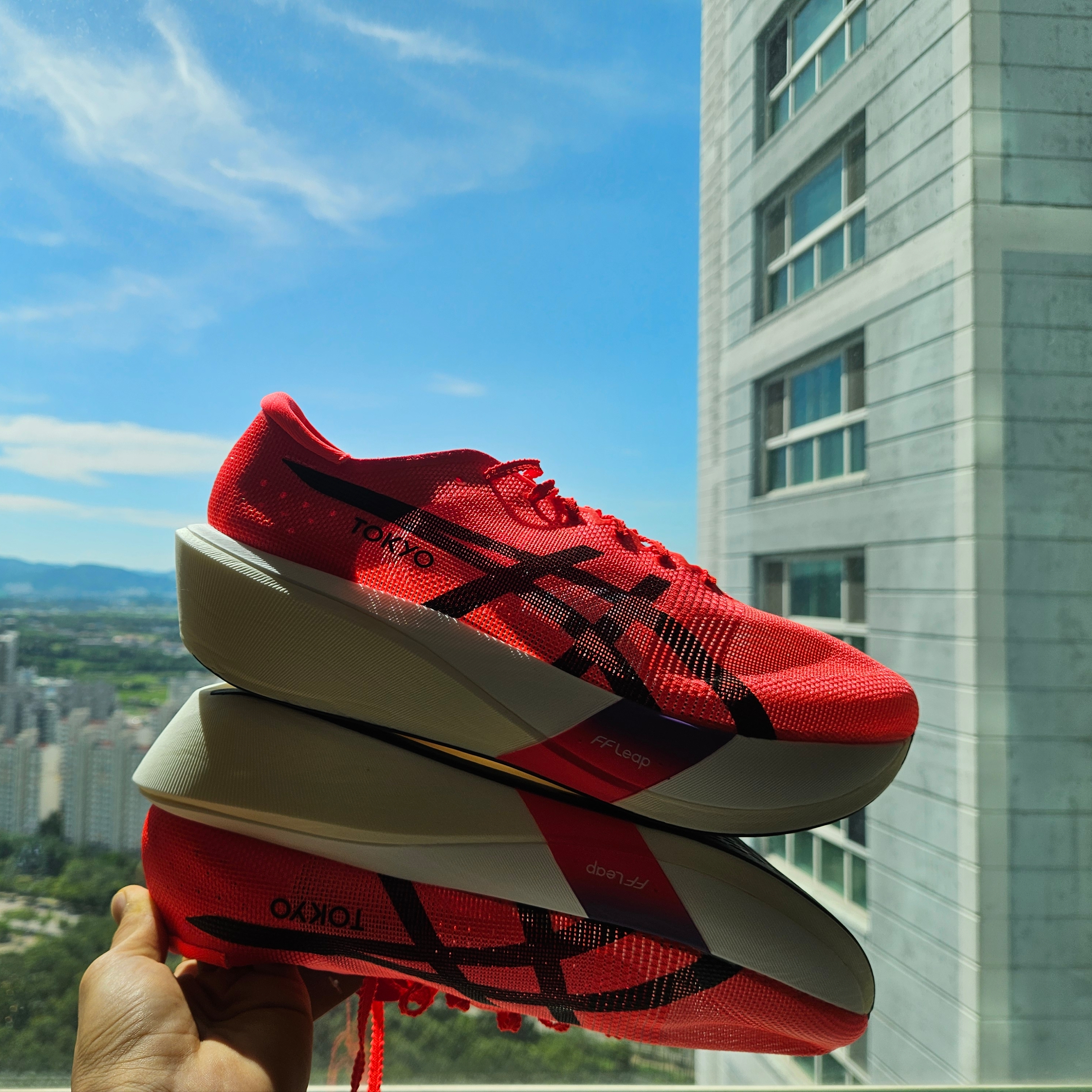 Asics Metaspeed Edge Tokyo Flash Red Black 착용 스타일