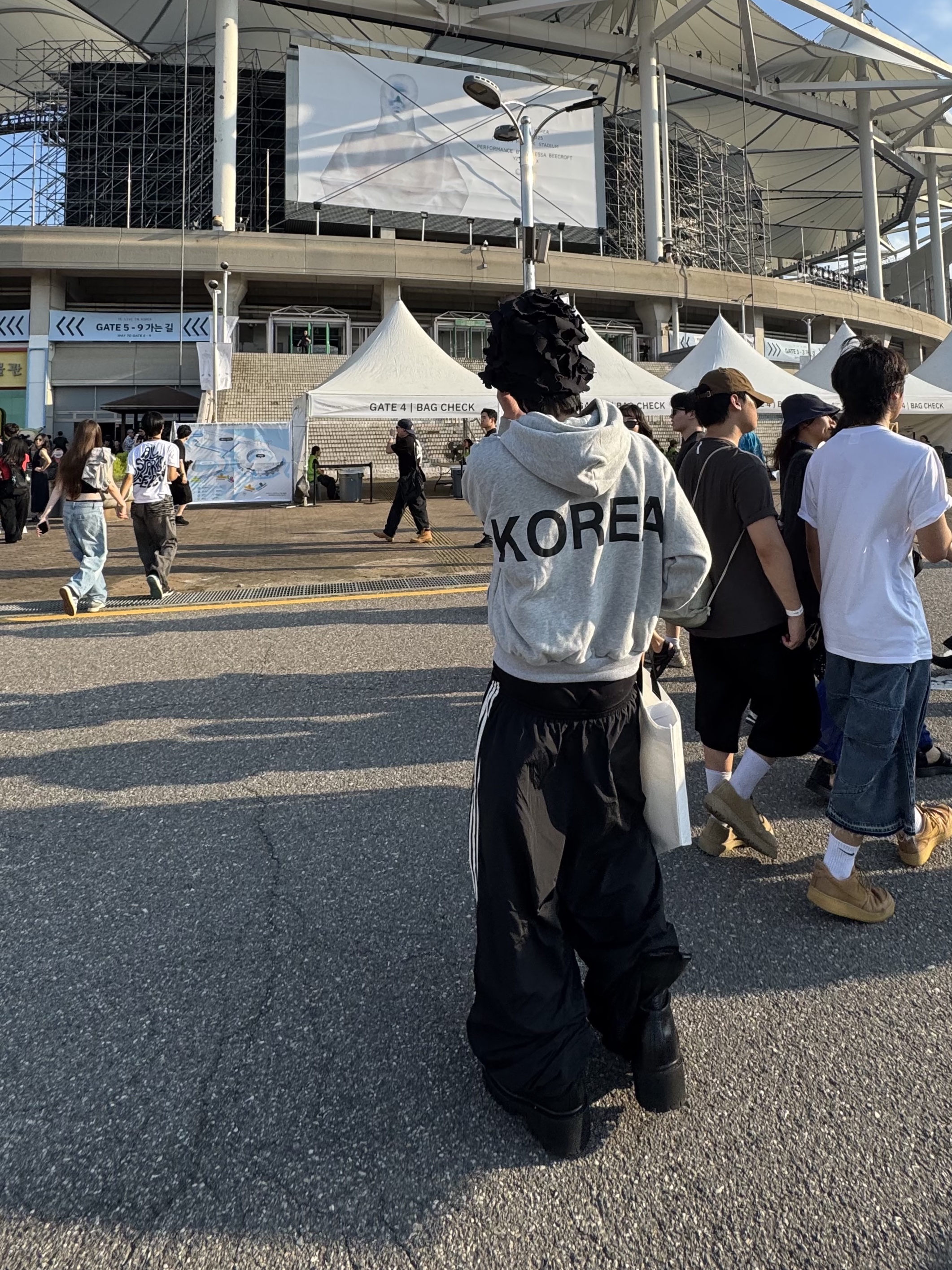 Yeezy HD-10 Grey - Korea Limited, Balenciaga x Adidas Tracksuit Trousers Black 착용 스타일 - 2