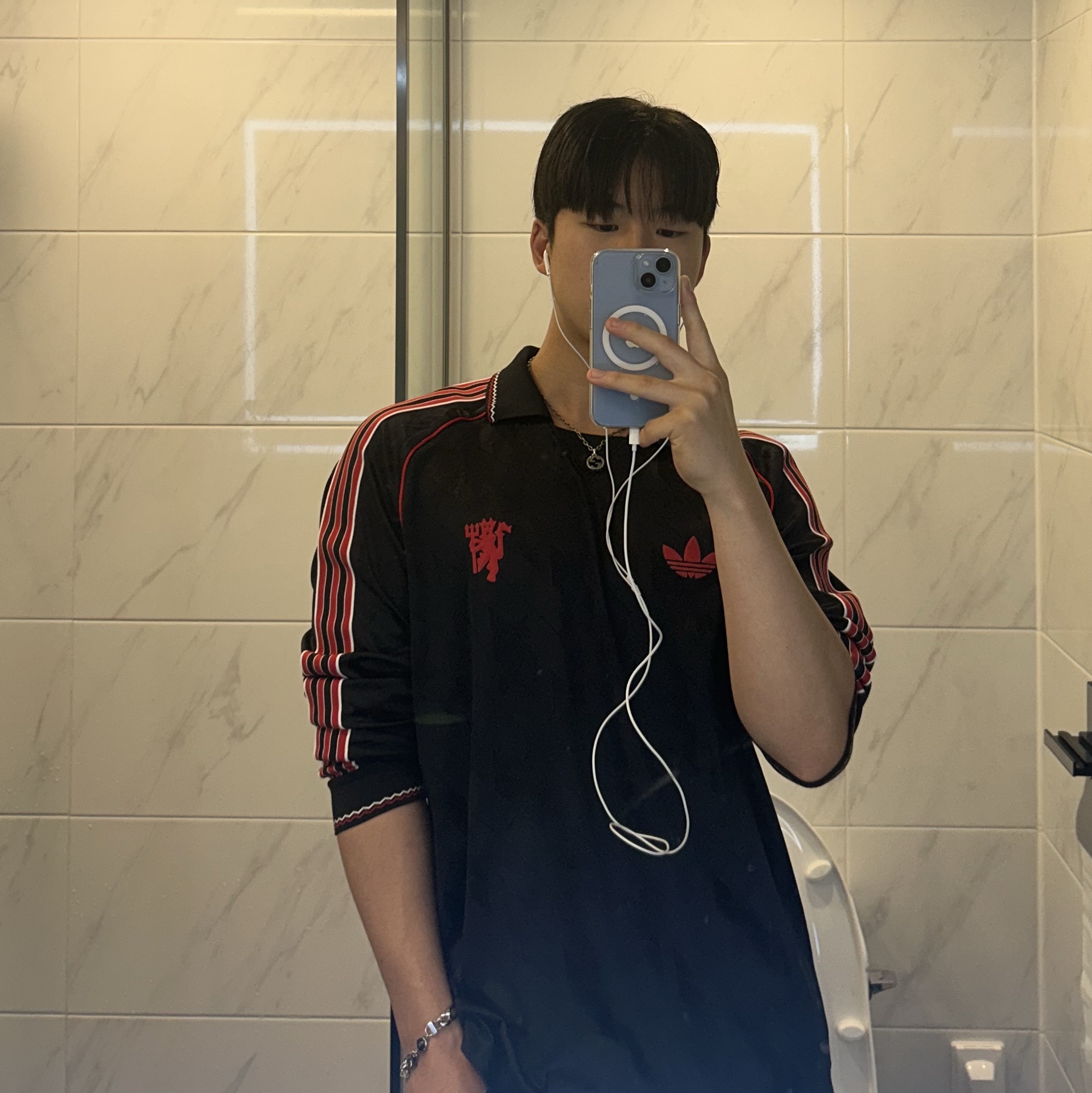 Adidas Manchester United LFSTLR Jersey Black - KR Sizing 착용 스타일
