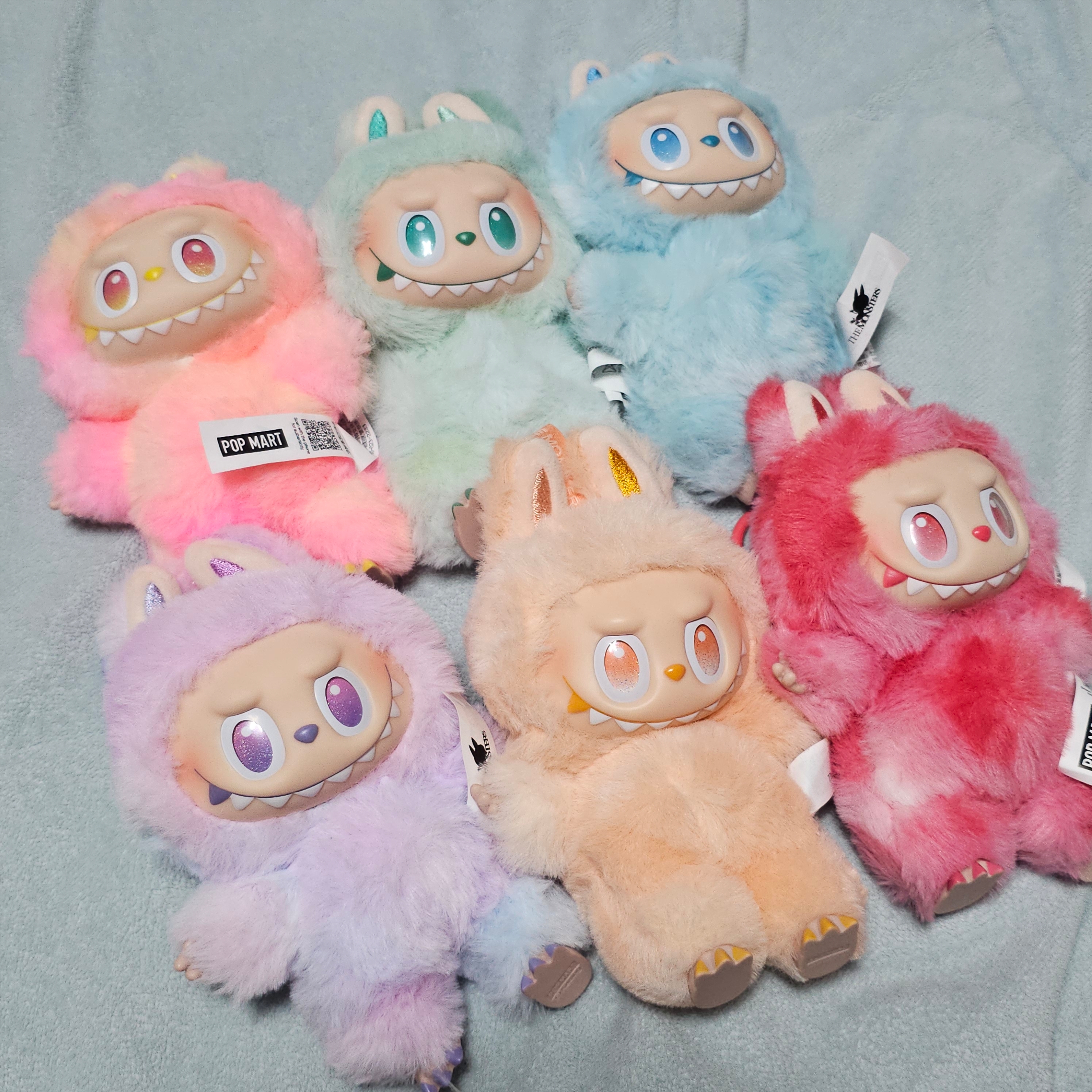 Pop Mart Labubu The Monsters Highlight Series Sealed Case (6 Blind Boxes), Pop Mart Labubu The Monsters Highlight Series Luck Keyring (Opened Case) 착용 스타일