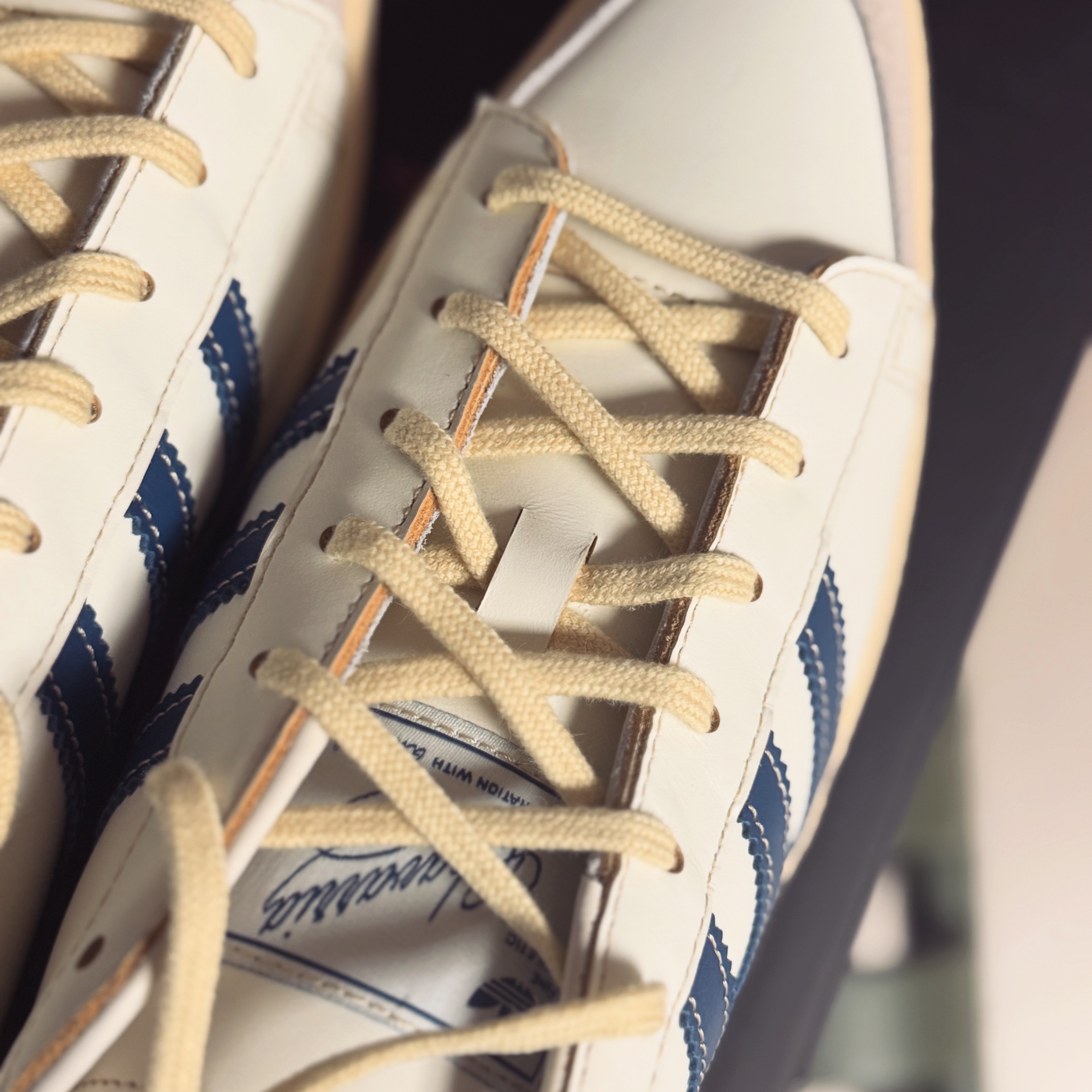 Adidas x Willy Chavarria Jabbar Dress Off White Dark Marine 착용 스타일 - 2