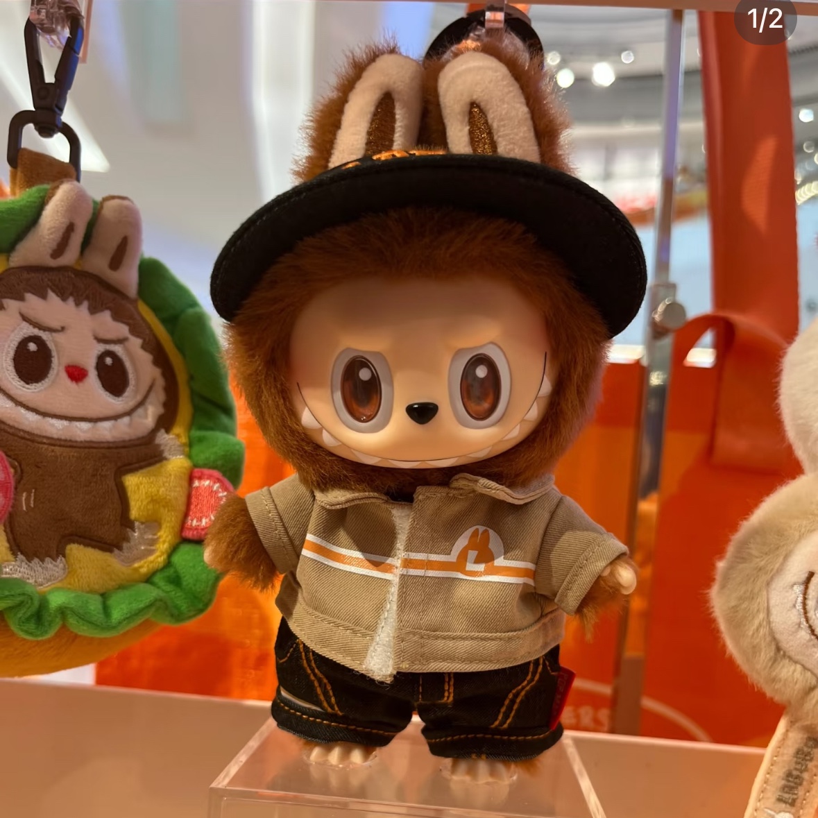 Pop Mart Labubu Doll Keyring - Seongsu Labubu Wacky Mart Pop-Up Store Exclusive, Pop Mart Labubu Fish Cake Skewer Doll Keyring - Seongsu Labubu Wacky Mart Pop-Up Store Exclusive 착용 스타일 - 4