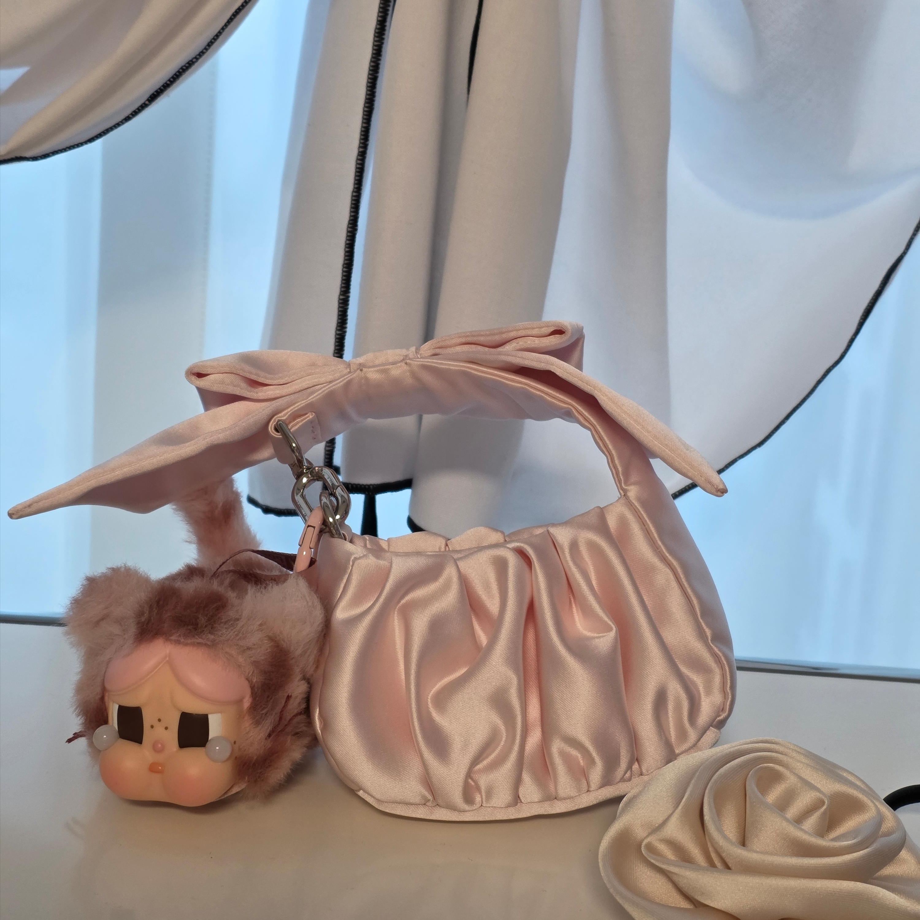 Pop Mart Crybaby Wild But Cutie Series Vinyl Plush Pendant Pink Cutie (Opened Case) 착용 스타일 - 1
