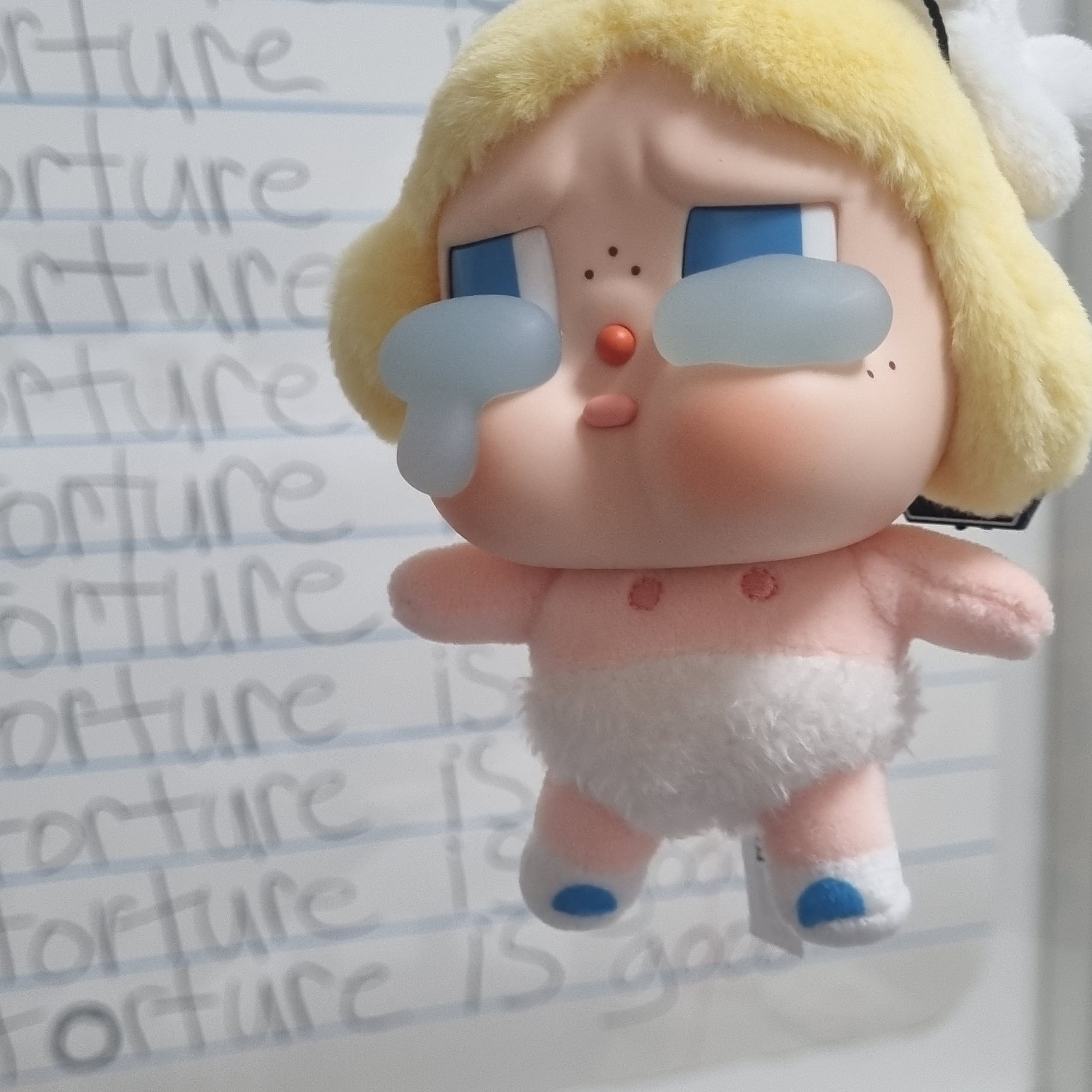 Pop Mart Crybaby Crying Again Series Plush Keyring Baby Blonde (Opened Case) 착용 스타일