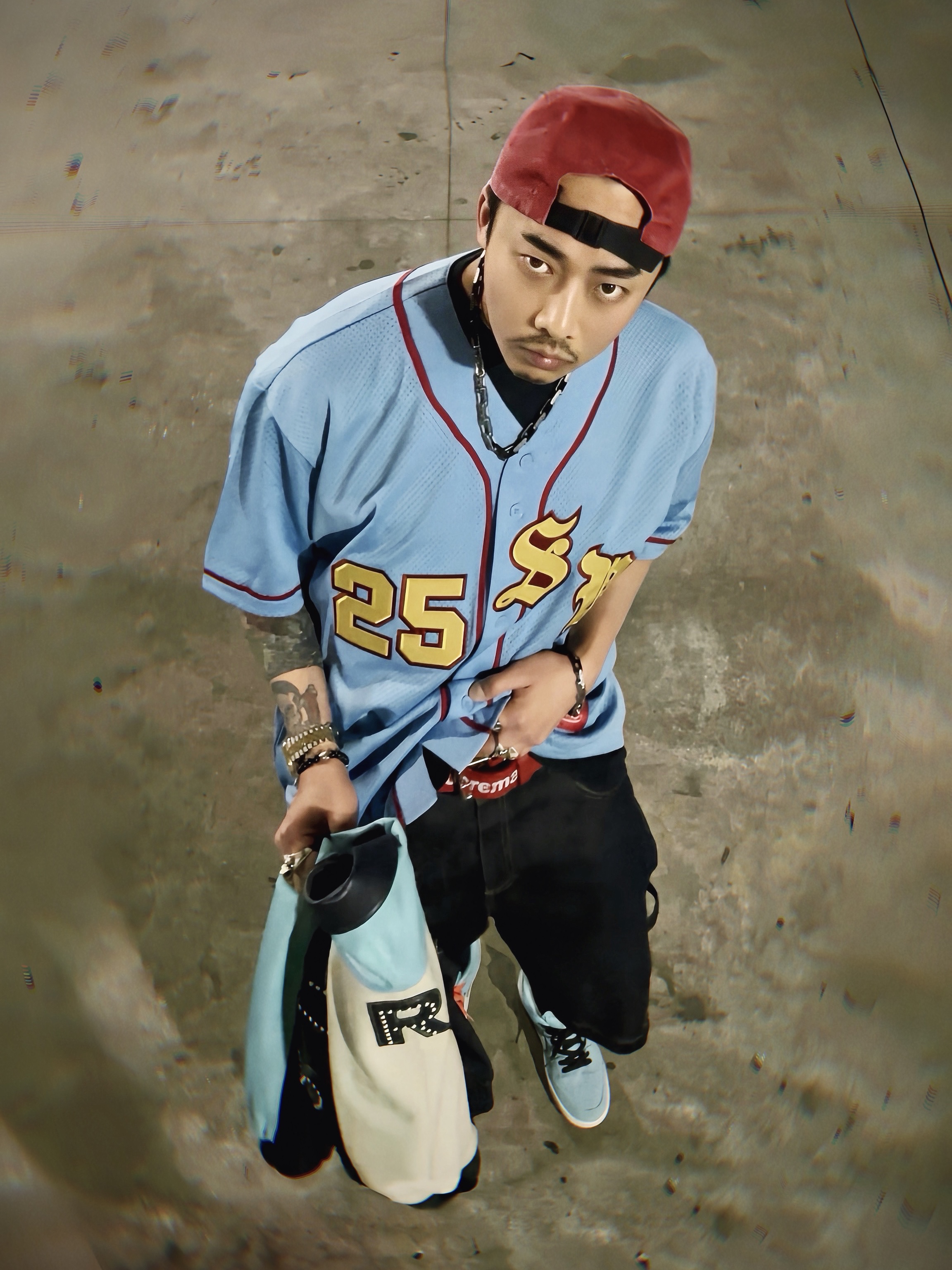 Supreme Pigment 2-Tone Camp Cap Red - 24SS, Supreme x GOODENOUGH Device T-Shirt Black - 25SS 착용 스타일