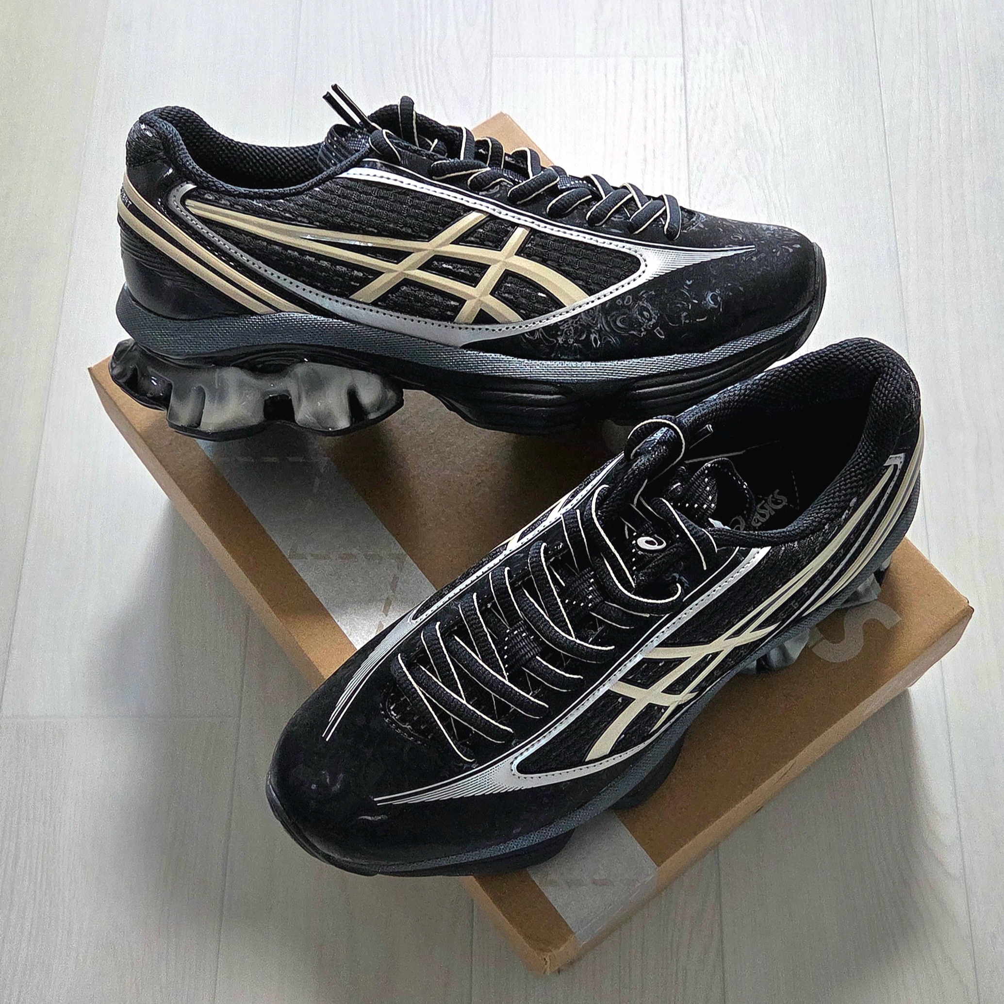 Asics Gel-Kinetic Fluent Black Vanilla 착용 스타일 - 1