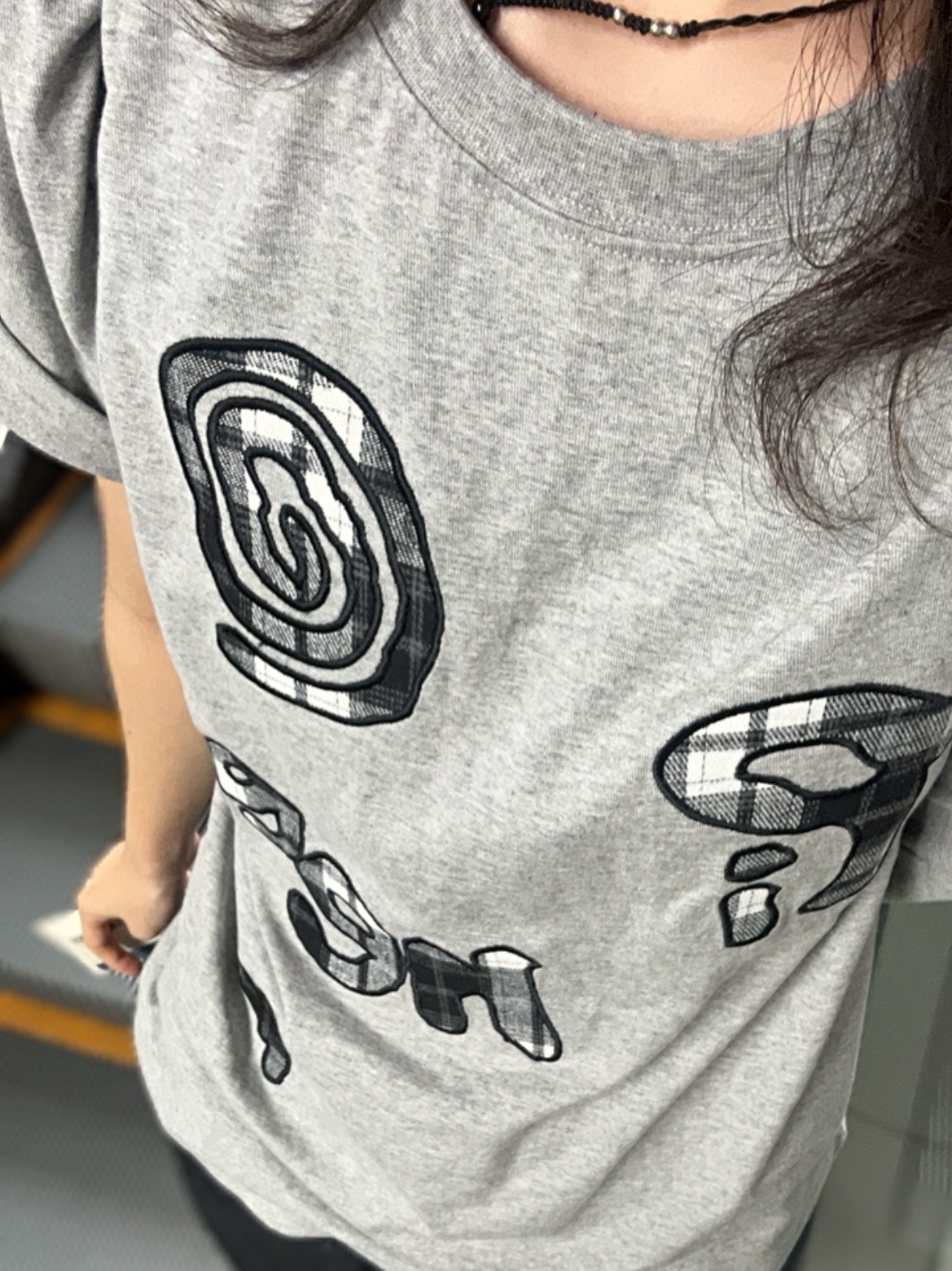 The Coldest Moment Pioneer T-Shirt Grey, Matin Kim Vintage Card Wallet Black 착용 스타일 - 2
