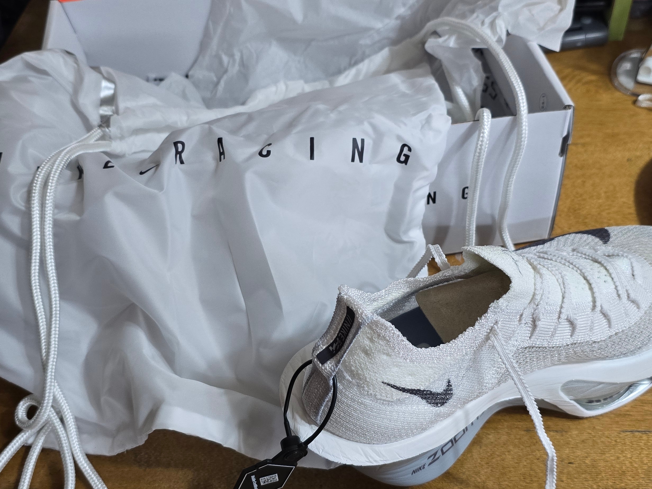 Nike Air Zoom Alphafly Next% 3 White Pure Platinum 착용 스타일 - 4