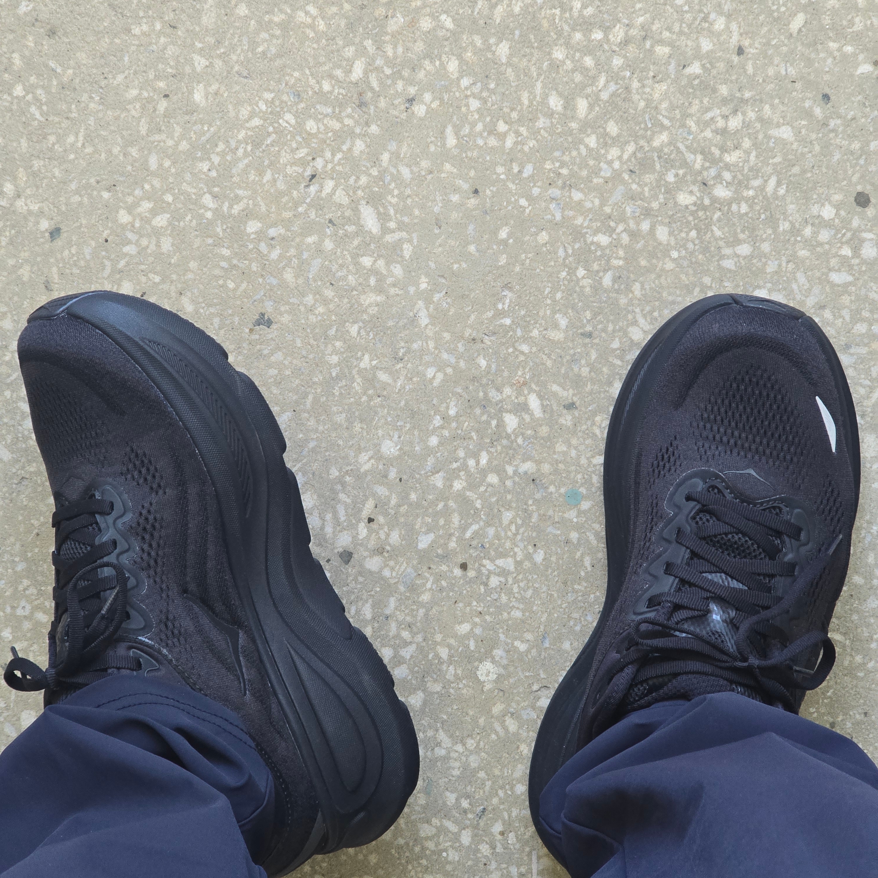 Hoka Bondi 9 Black - Wide 착용 스타일 - 2